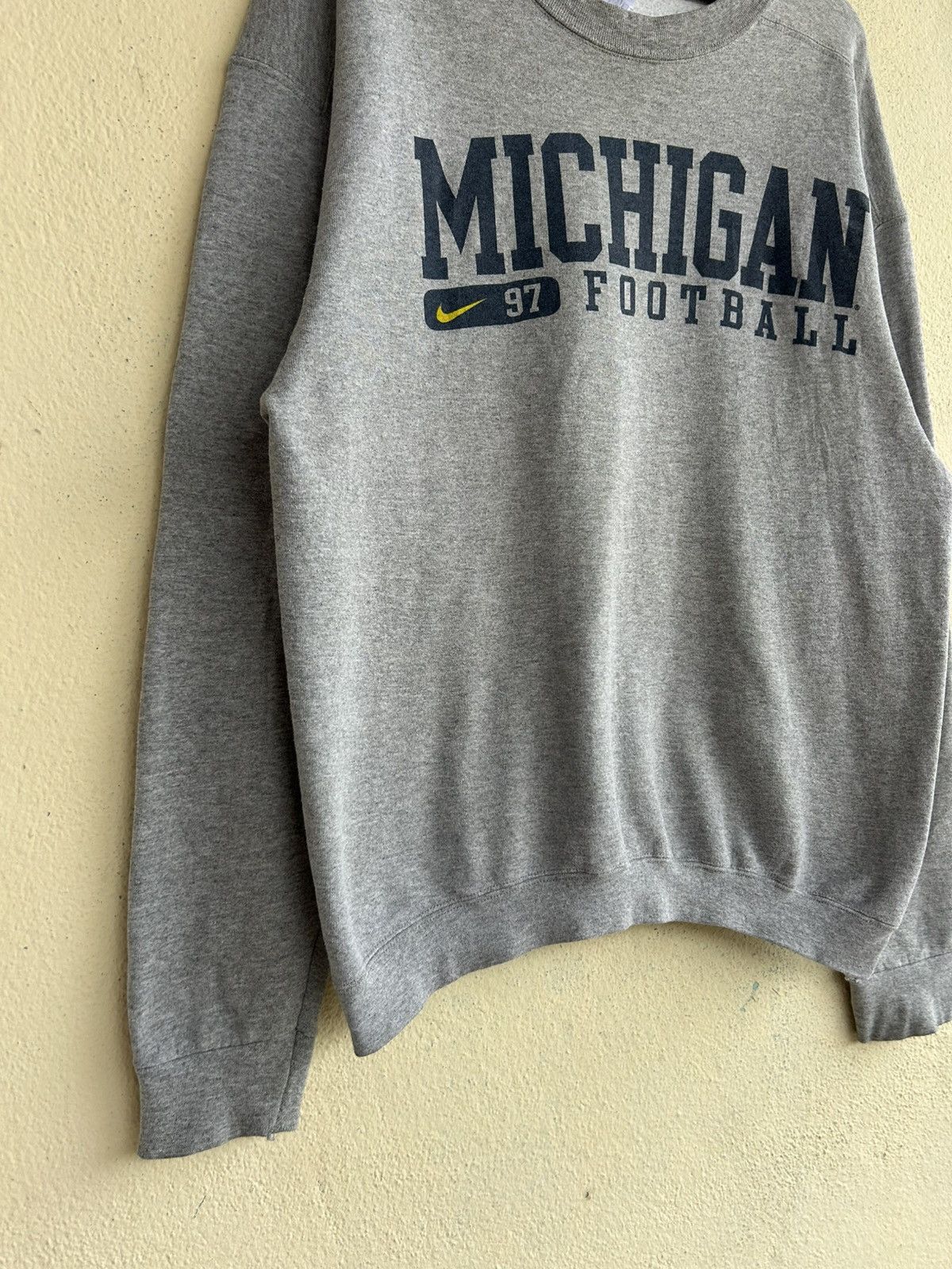 Nike Vintage 90’s Nike White Tag Michigan Football Sweatshirt Size US M / EU 48-50 / 2 - 4 Thumbnail