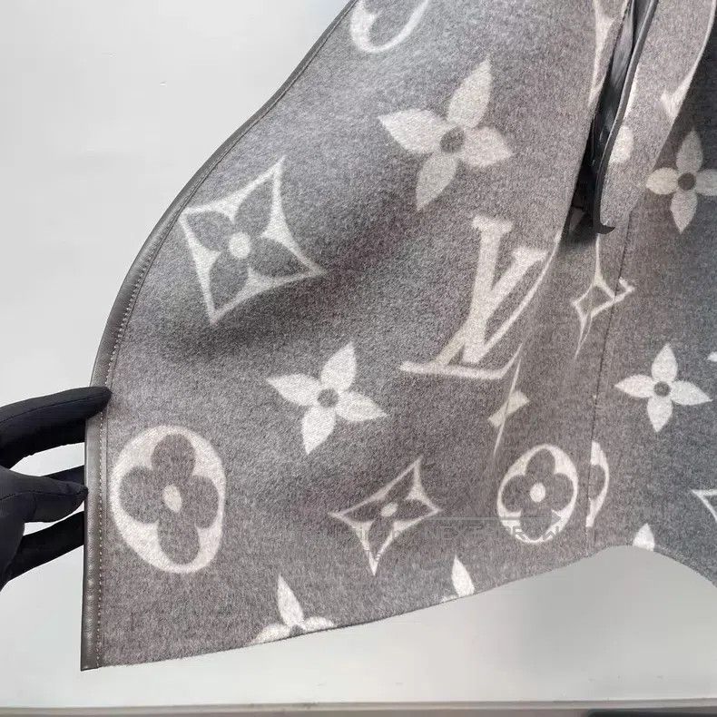 Louis Vuitton Louis Vuitton Light Grey Long Bathrobe Coat with Full Prin Size XS / US 0-2 / IT 36-38 - 6 Thumbnail