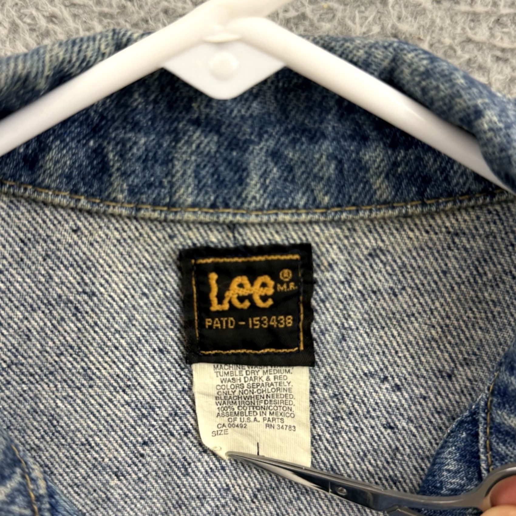 Lee VINTAGE Lee Denim Jacket Women Medium Blue 80s Trucker Distress Jean Western USA Jacket Mens Womens Size 32" / US 10 / IT 46 - 6 Thumbnail