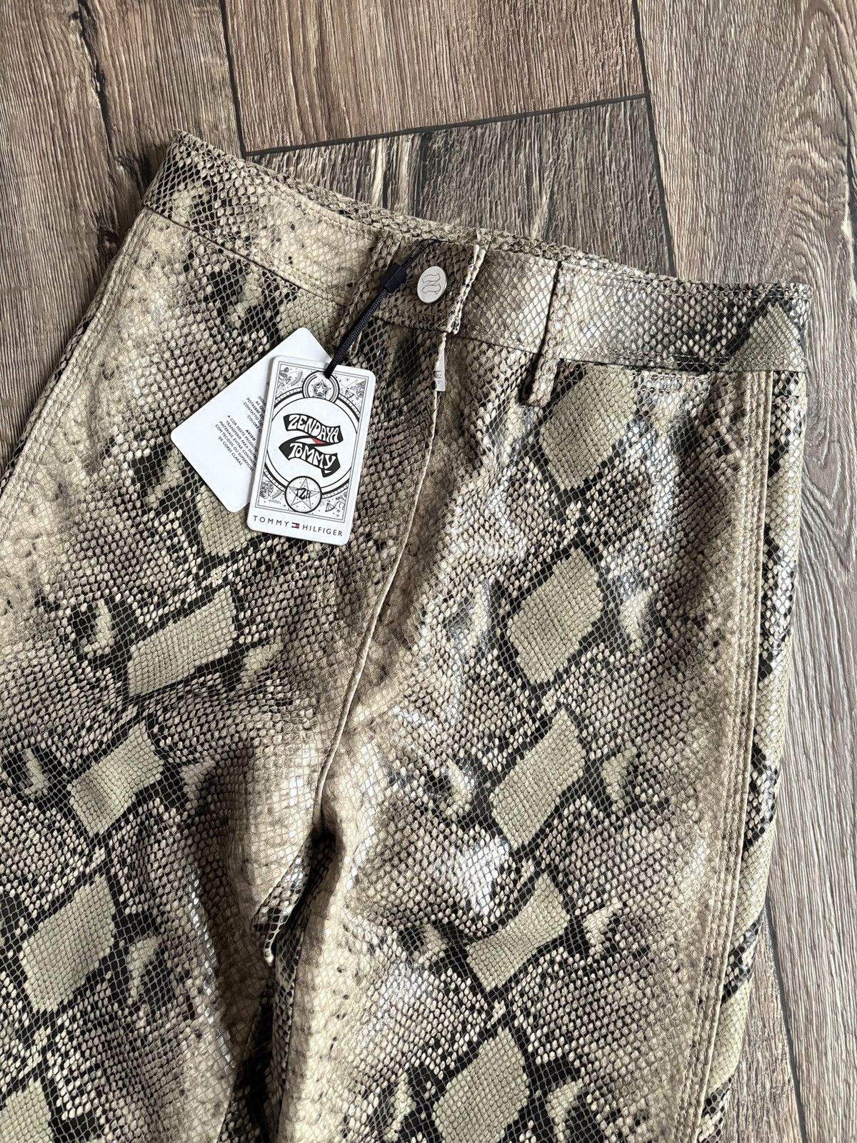 Tommy Hilfiger NWT AW19 Tommy Hilfiger x Zendaya Snakeskin Python Leather Size 26" / US 2 / IT 38 - 2 Thumbnail