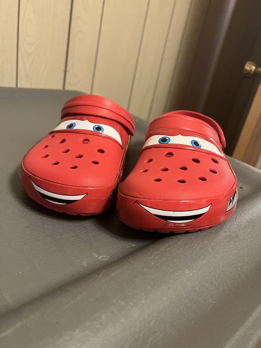 Red crocs size online 10