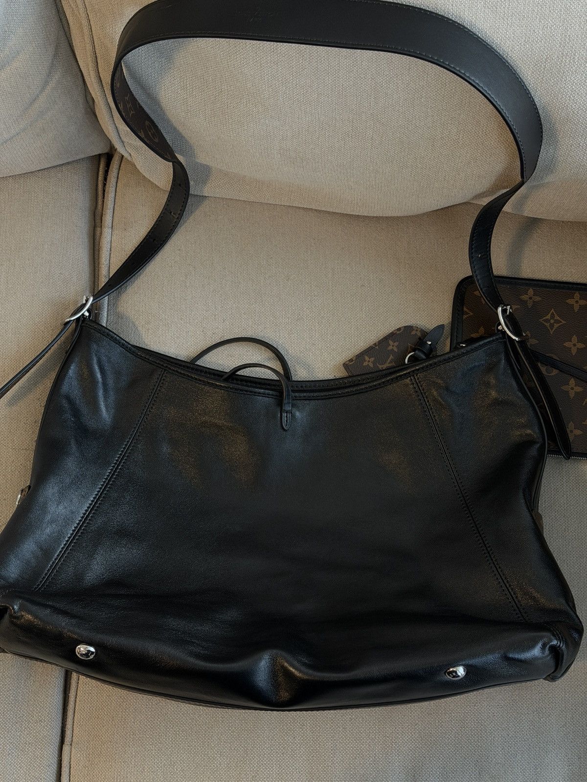 Louis Vuitton Louis Vuitton Carry All Vibe MM Black Shoulder Bag Size ONE SIZE - 2 Thumbnail