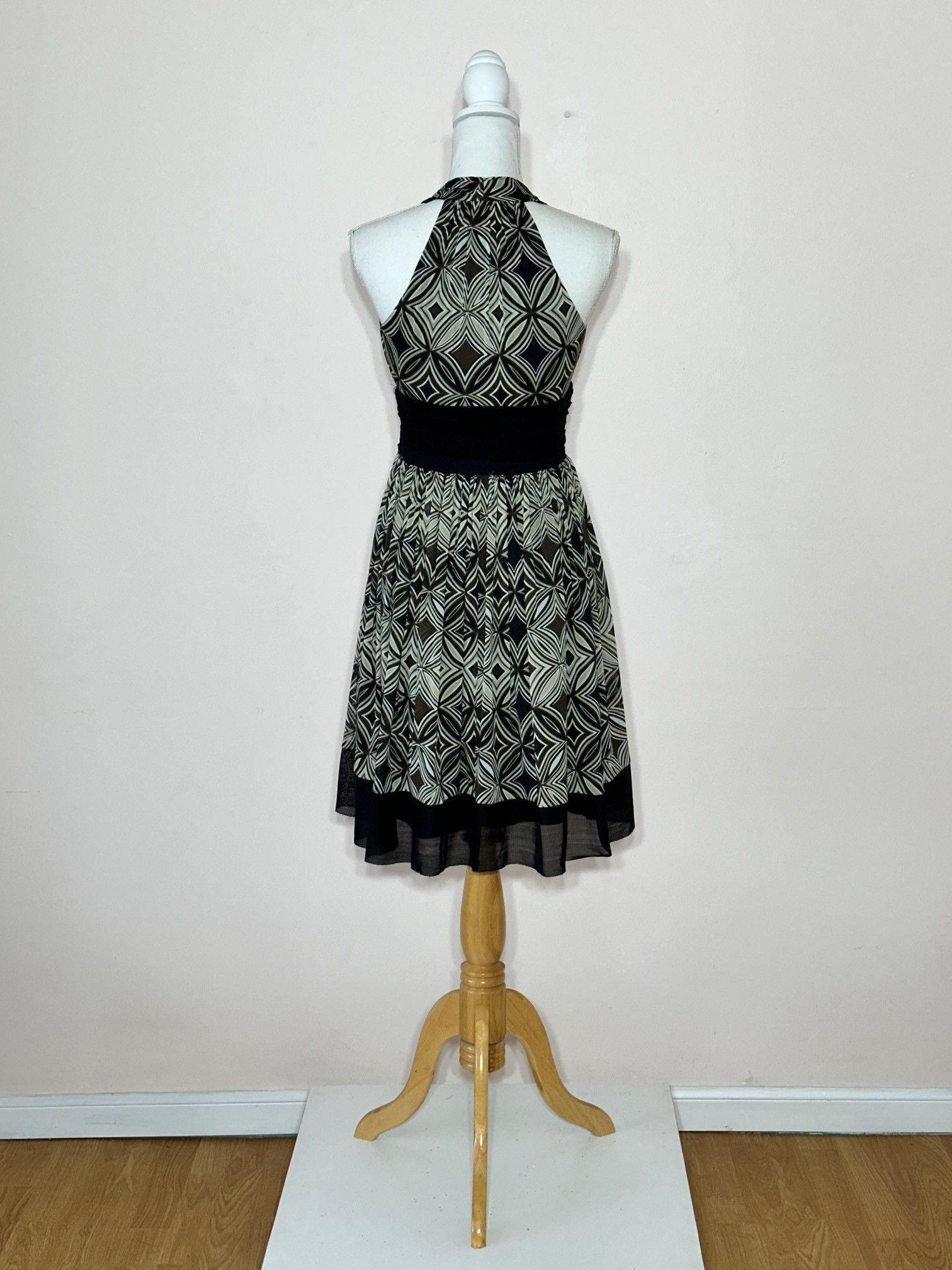 Designer London Times Midi Dress Size 6 Size M / US 6-8 / IT 42-44 - 5 Thumbnail