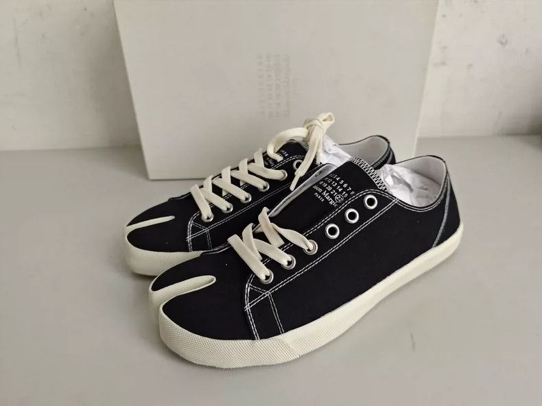 Maison Margiela Maison Margiela split-toe shoes Size US 10 / EU 43 - 1 Thumbnail
