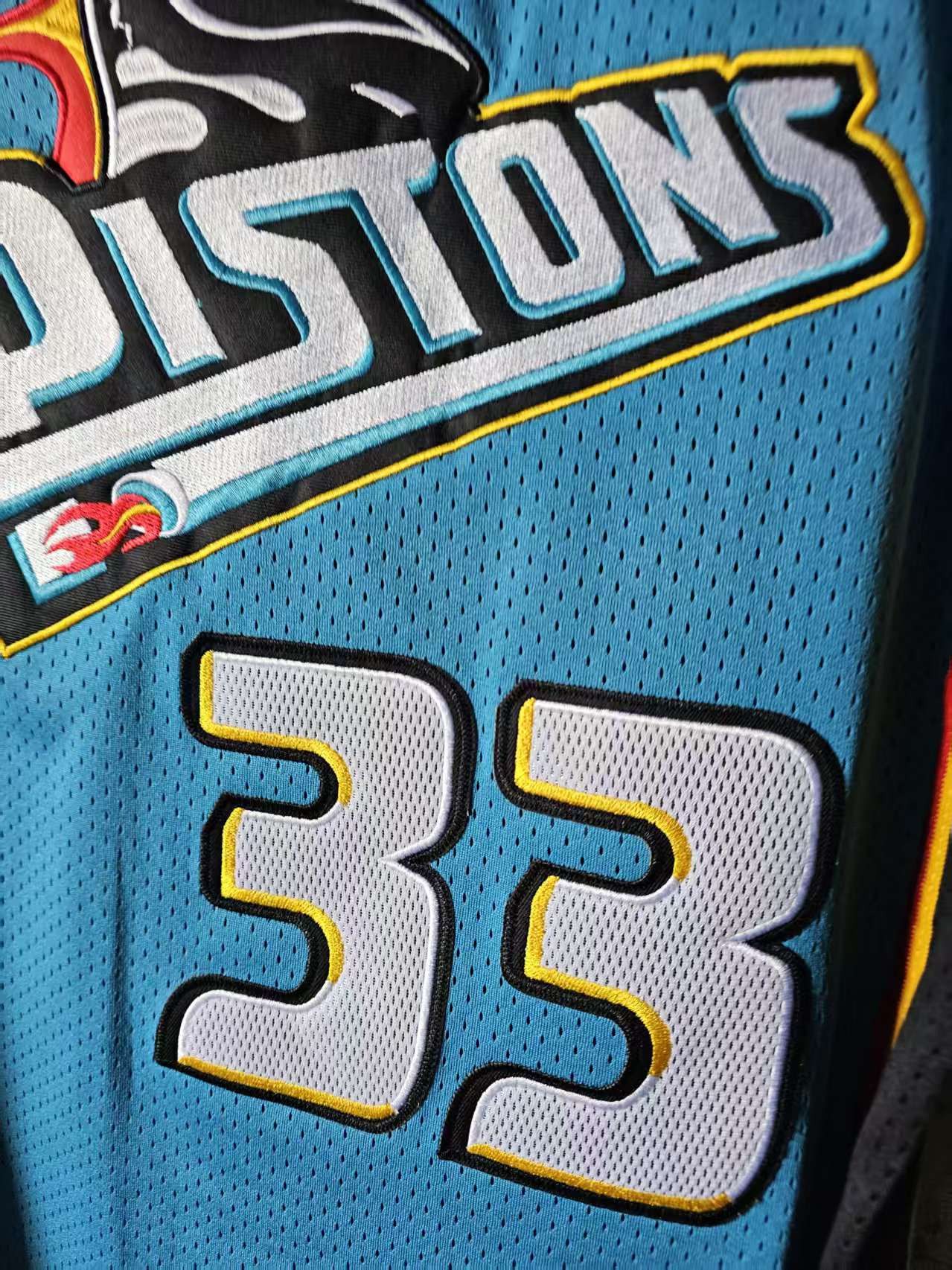 NBA Detroit Pistons #33 Grant Hill Jersey Double Stitched Size US M / EU 48-50 / 2 - 3 Thumbnail
