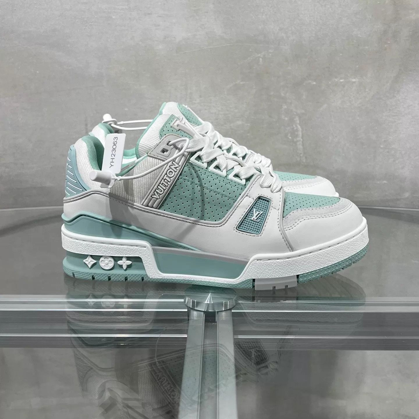 Louis Vuitton LV Trainer Mint Green UK1/35 New, tried on, boxed Size US 4.5 / IT 34.5 - 4 Thumbnail