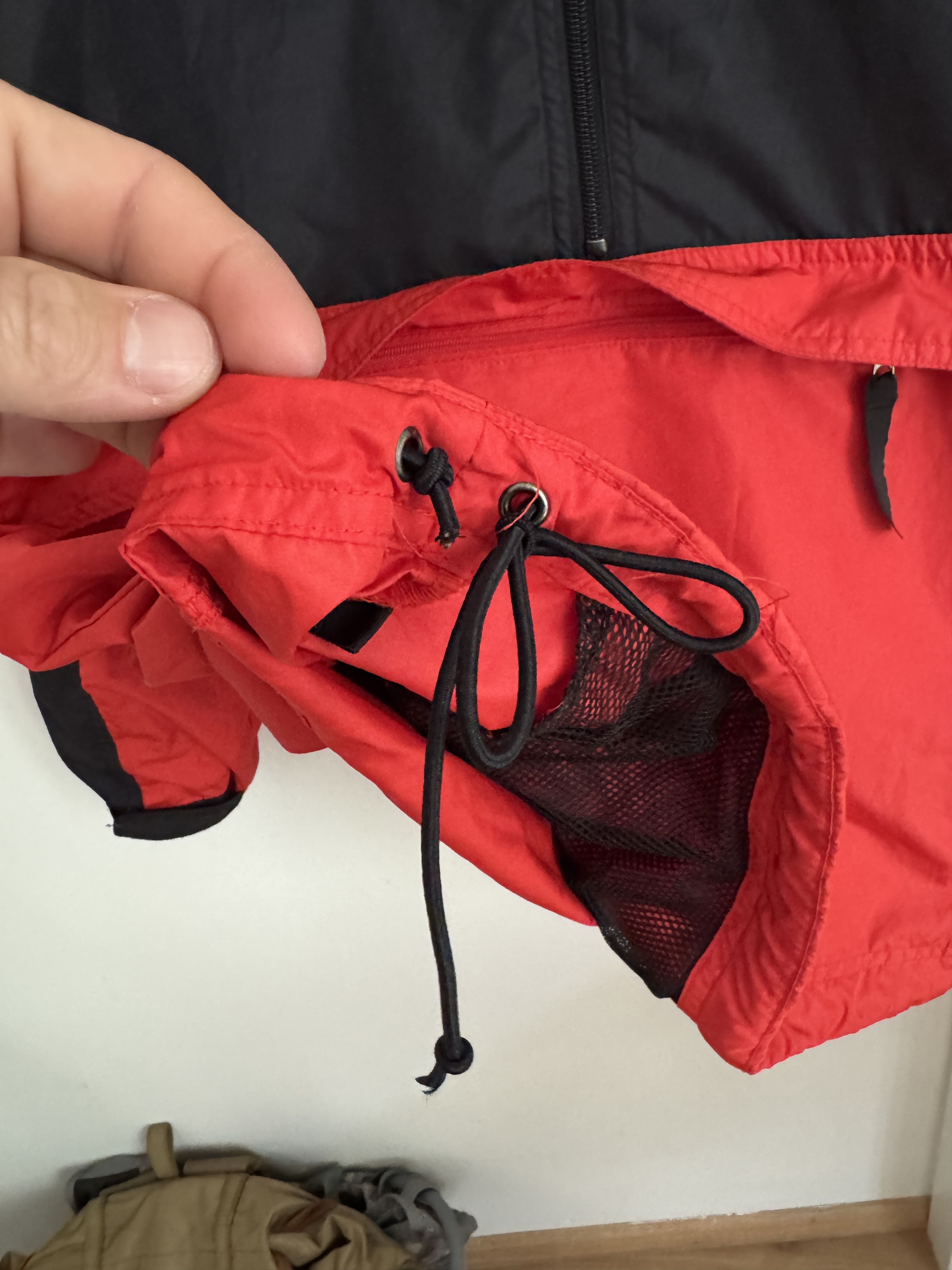 Nike ACG Vintage Nike ACG Packable Anorak Jacket Black Red L Size US L / EU 52-54 / 3 - 5 Thumbnail