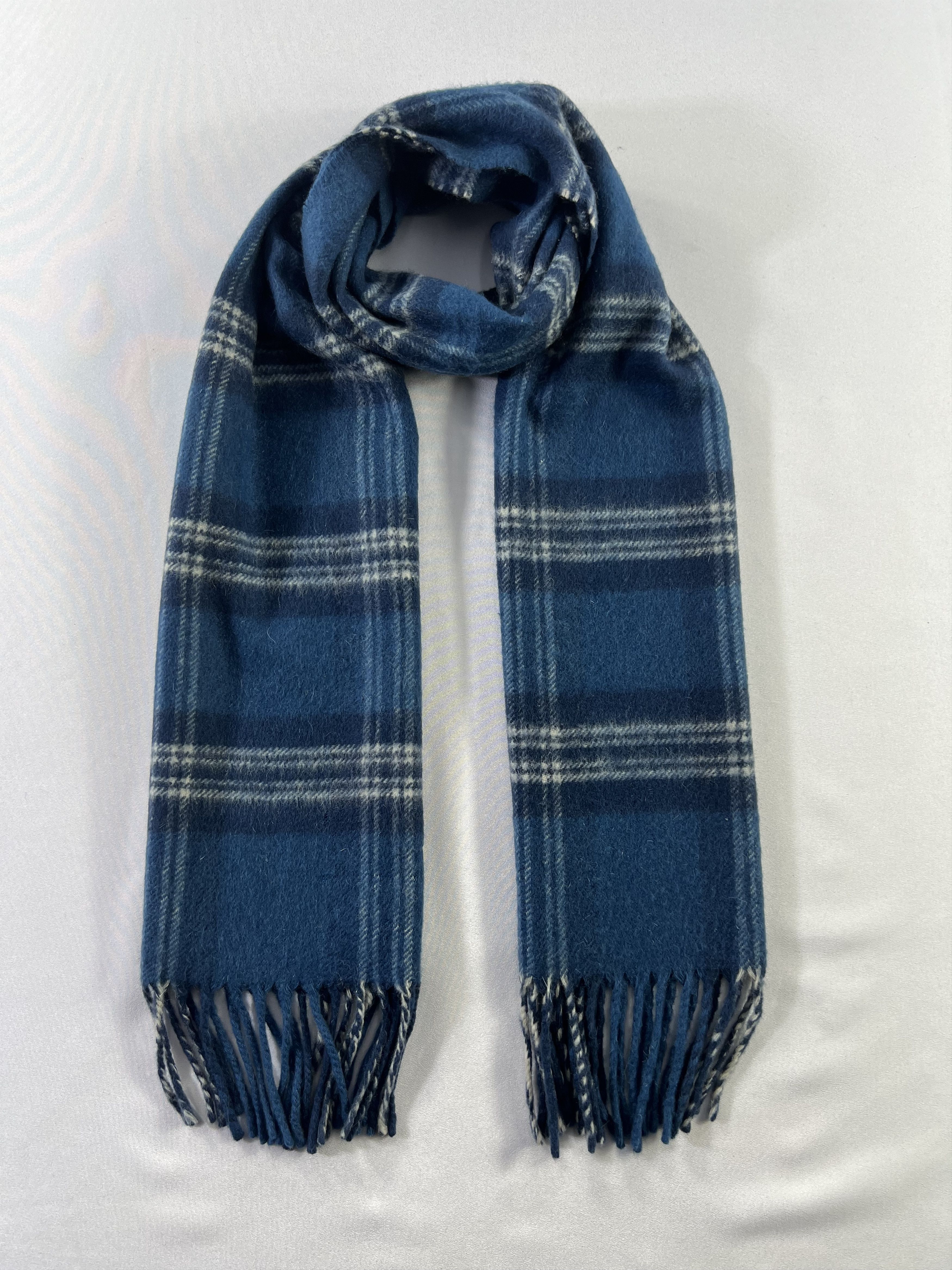 Johnstons Of Elgin Johnstons Of Elgin Scarf / Muffler / Neckwear P1017 Size ONE SIZE - 1 Thumbnail