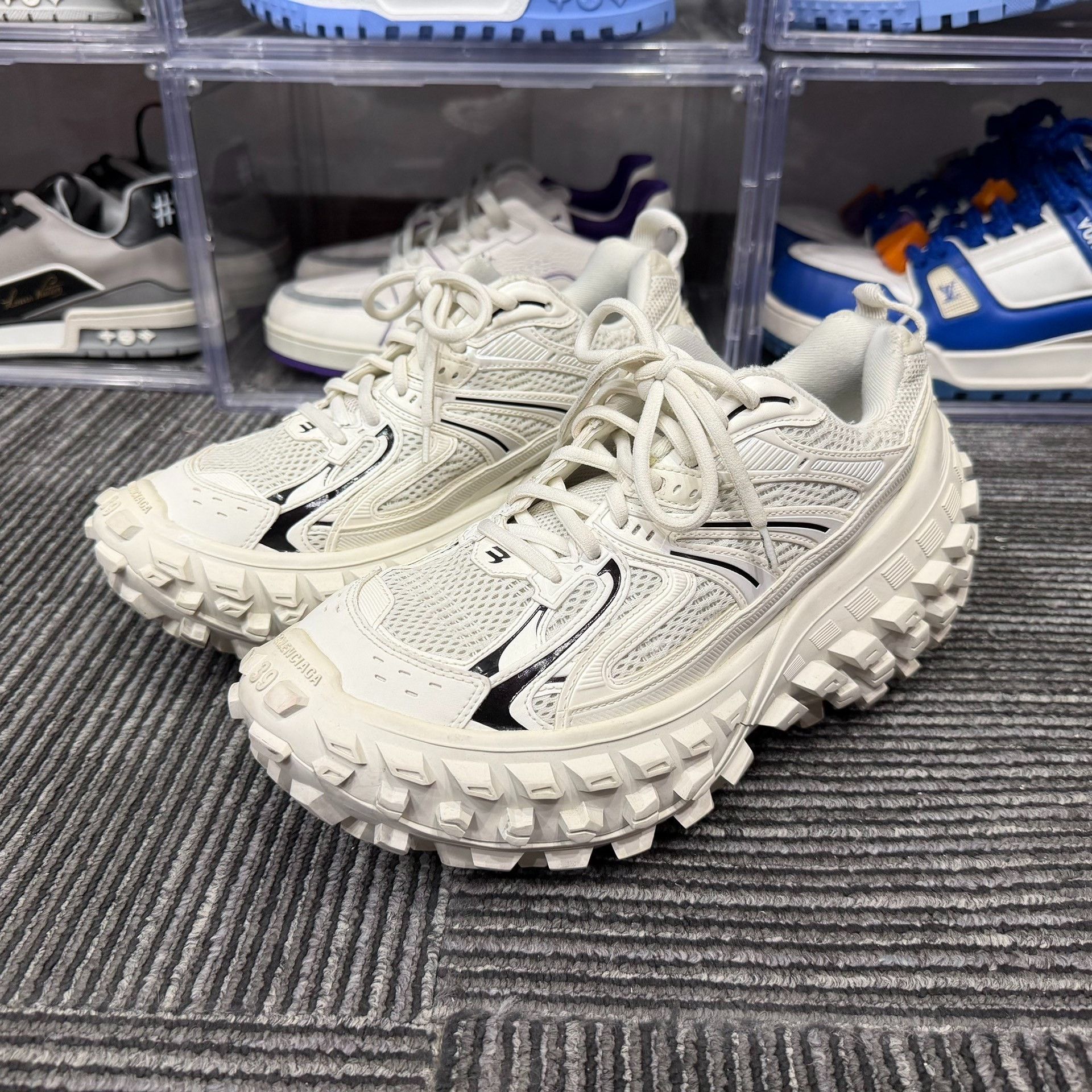 Balenciaga Balenciaga White Lowtop Sneakers us_8-5 Women Size US 8.5 / IT 38.5 - 1 Thumbnail