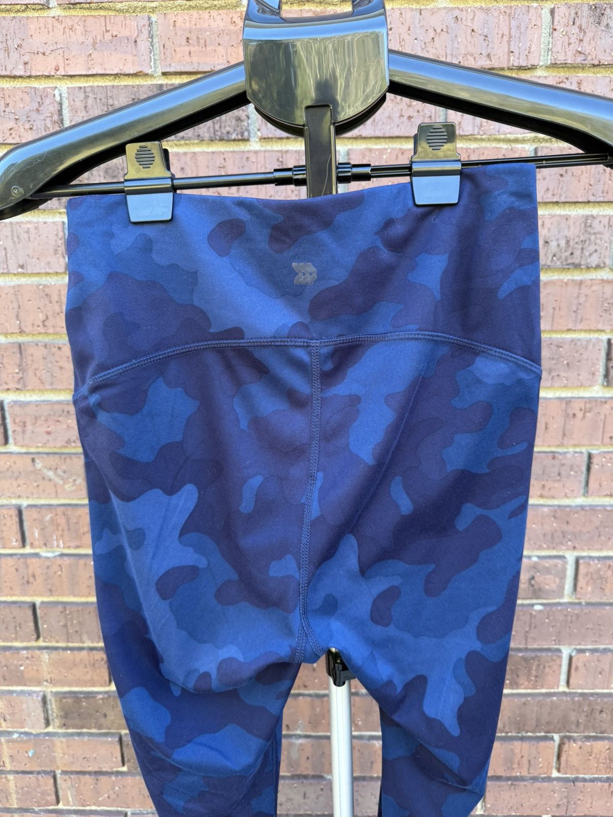 Other All In Motion Exercise Capri Leggings Blue Navy Camouflage Size 26" / US 2 / IT 38 - 6 Thumbnail