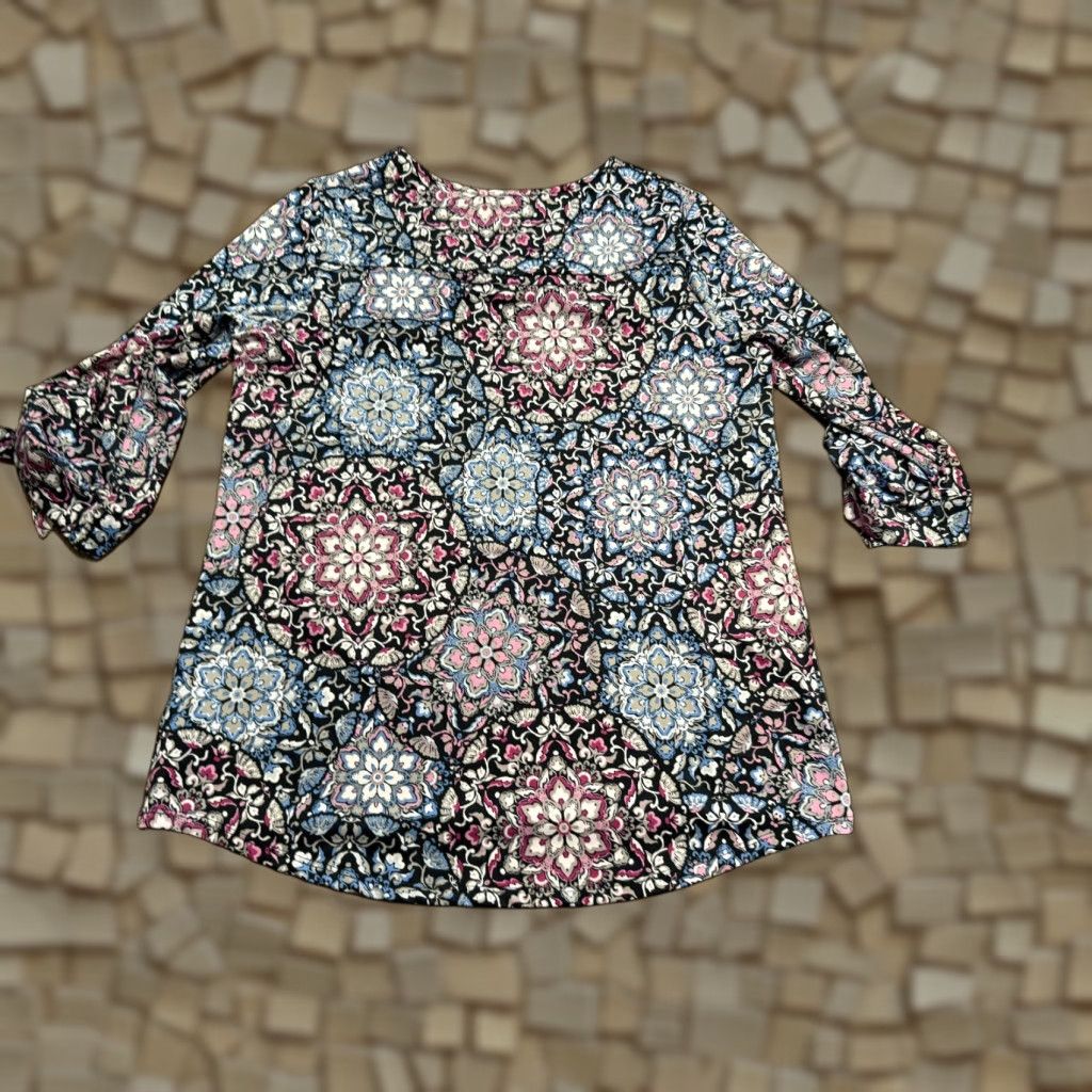 Croft & Barrow Croft & Barrow Shirts Women's Medium Blue Blouse 3/4 Sleeve Mandala Print Casual Womens Regular Polyester Size M / US 6-8 / IT 42-44 - 1 Thumbnail