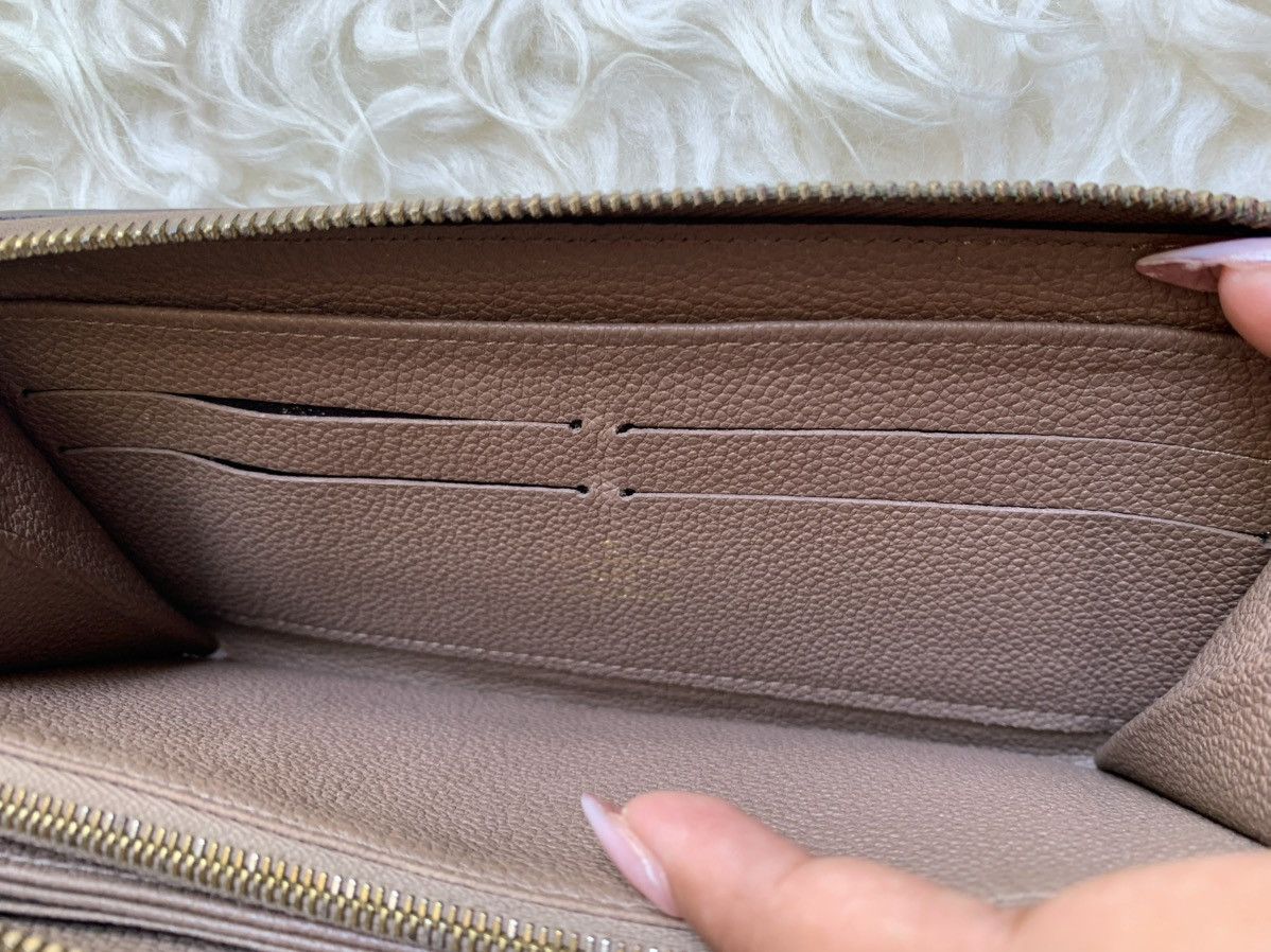 Louis Vuitton Authentic Louis Vuitton Zippy Empreinte Wallet Turtledove Size ONE SIZE - 13 Thumbnail