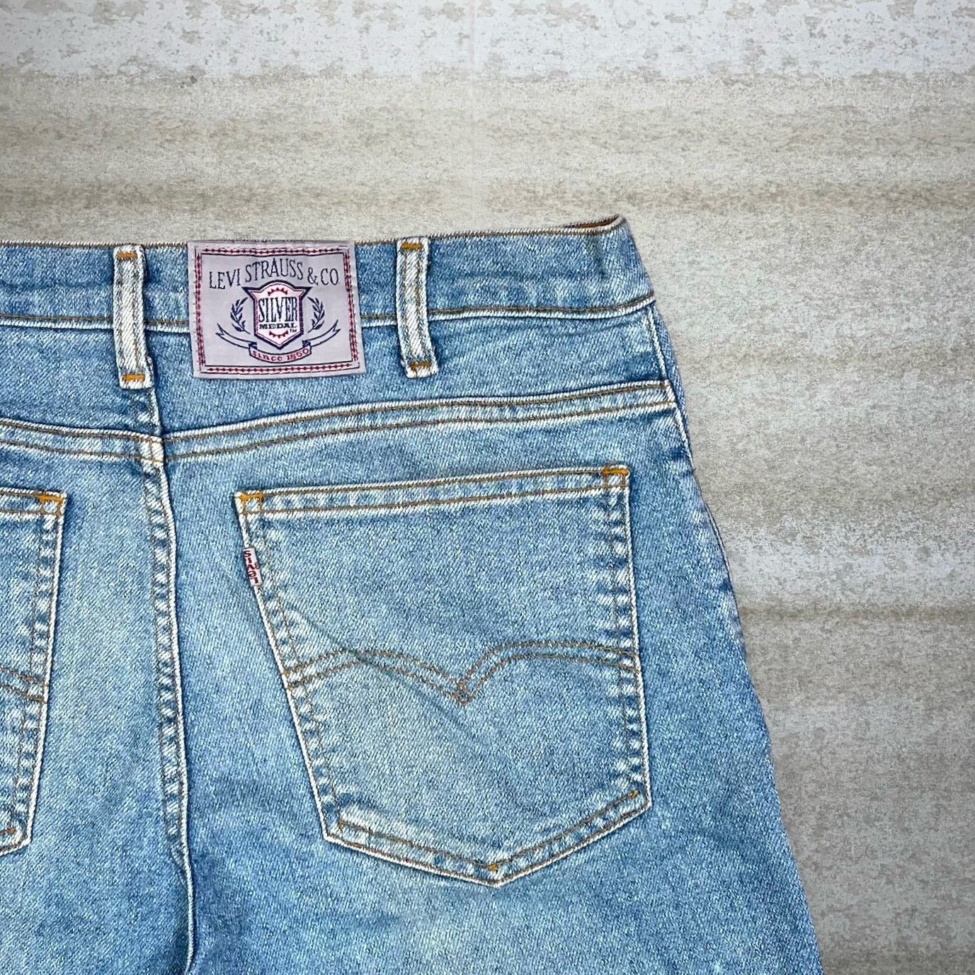 Levi's Vintage 90s Levis Jeans 32x30 Relaxed Fit Light Wash Size US 32 / EU 48 - 3 Thumbnail
