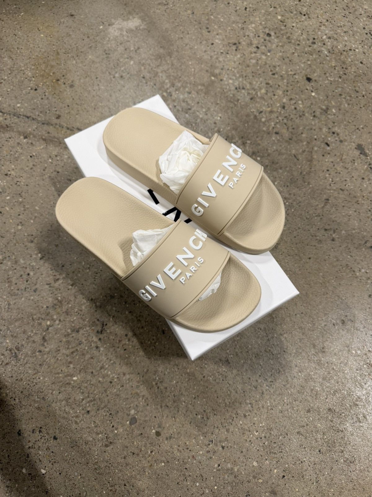 Givenchy Givenchy Rubber Pool Slides NEW 475$ Size US 11 / EU 44 - 4 Thumbnail