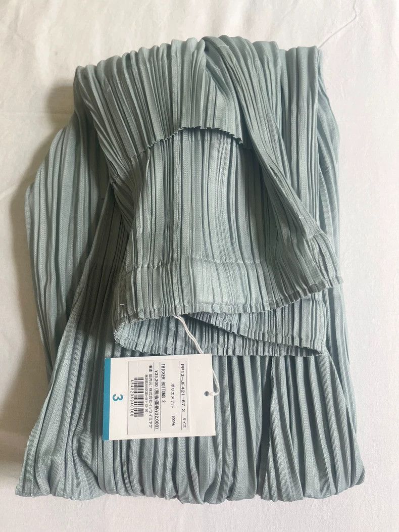 Issey Miyake Issey Miyake size:3 Light green pleated puff pants Size 23" - 5 Thumbnail