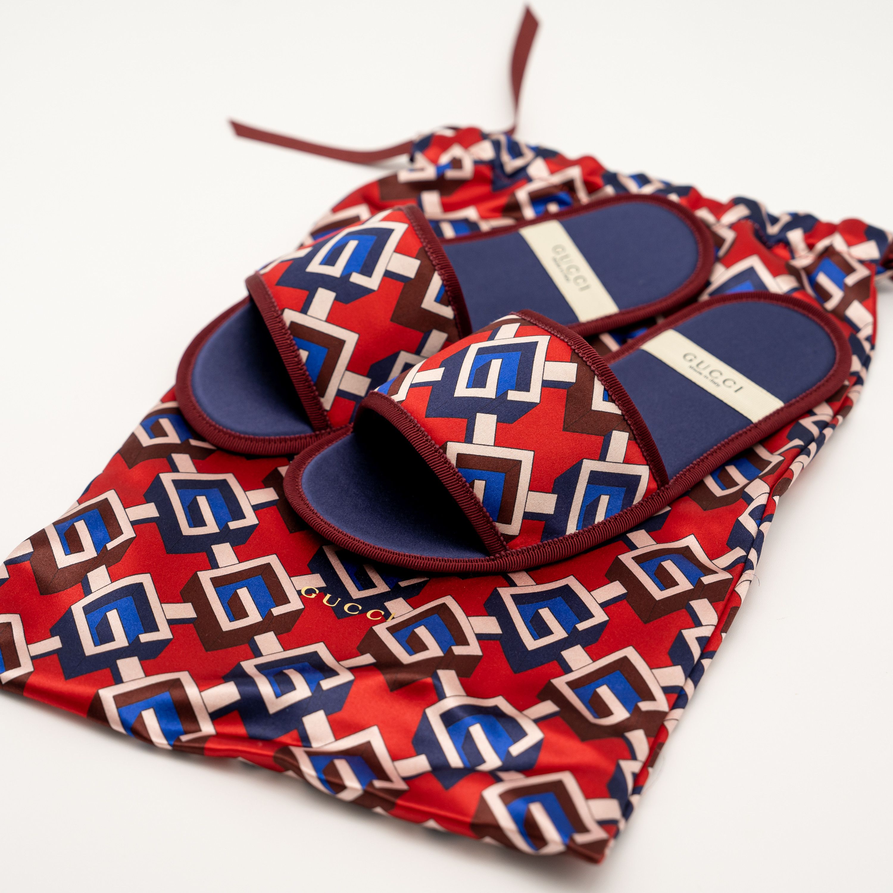 Gucci Gucci Travel Set Neck Pillow Slippers Eye Mask Travel Bag Size ONE SIZE - 2 Thumbnail