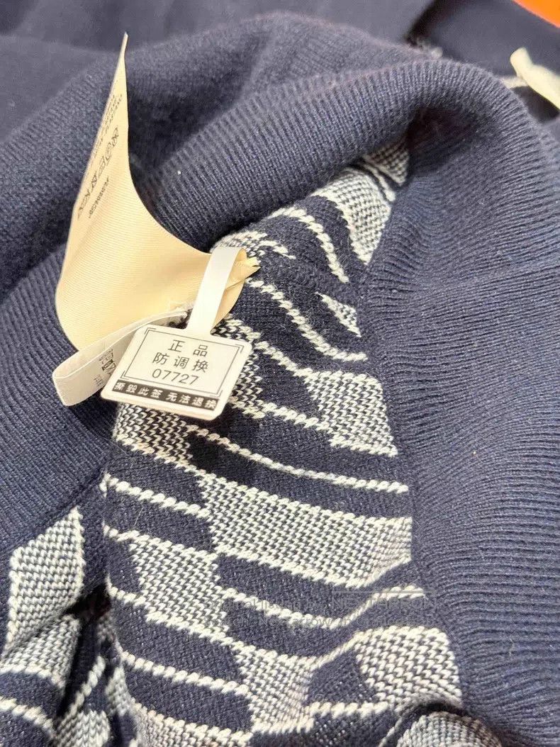 Hermes Hermes Dark Blue Crewneck Cashmere Sweatshirt Size XS / US 0-2 / IT 36-38 - 6 Thumbnail