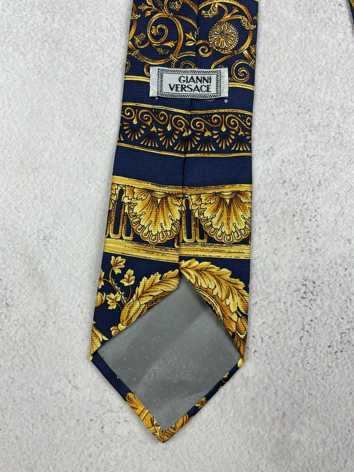 Versace Gianni Versace Vintage Silk Tie Baroque Pattern Navy Gold Size ONE SIZE - 13 Thumbnail