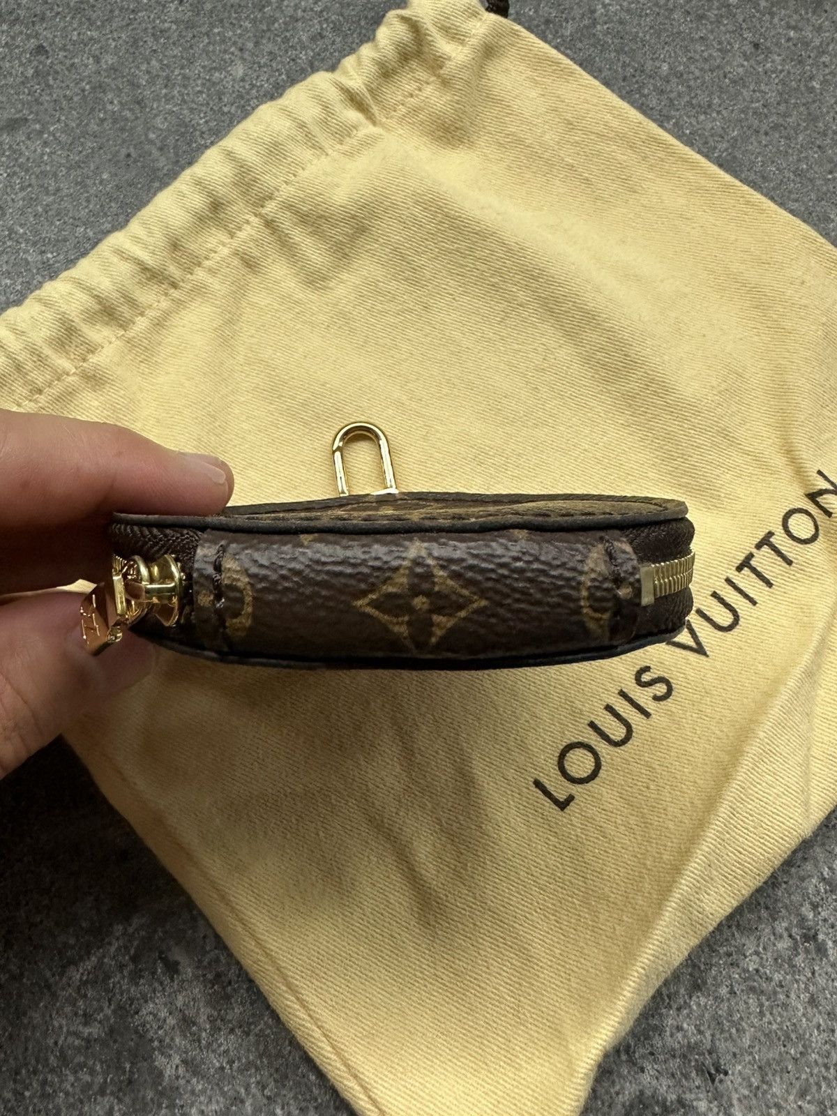 Louis Vuitton Louis Vuitton Multi Pochette Monogram Rare Round Coin Purse Size ONE SIZE - 10 Thumbnail