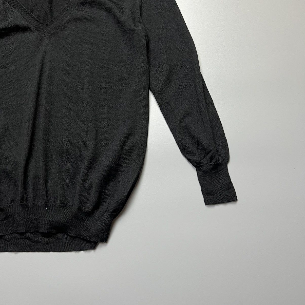 Louis Vuitton Louis Vuitton - LV Ribbon Brooch Wool - Sweatshirt Size M / US 6-8 / IT 42-44 - 5 Thumbnail