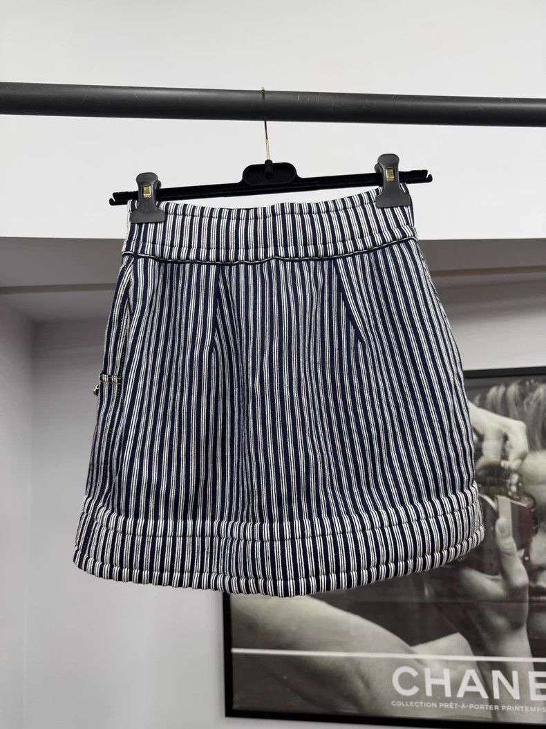 Chanel Chanel 25P black and white vertical striped skirt Size 42" / US 20 - 2 Thumbnail