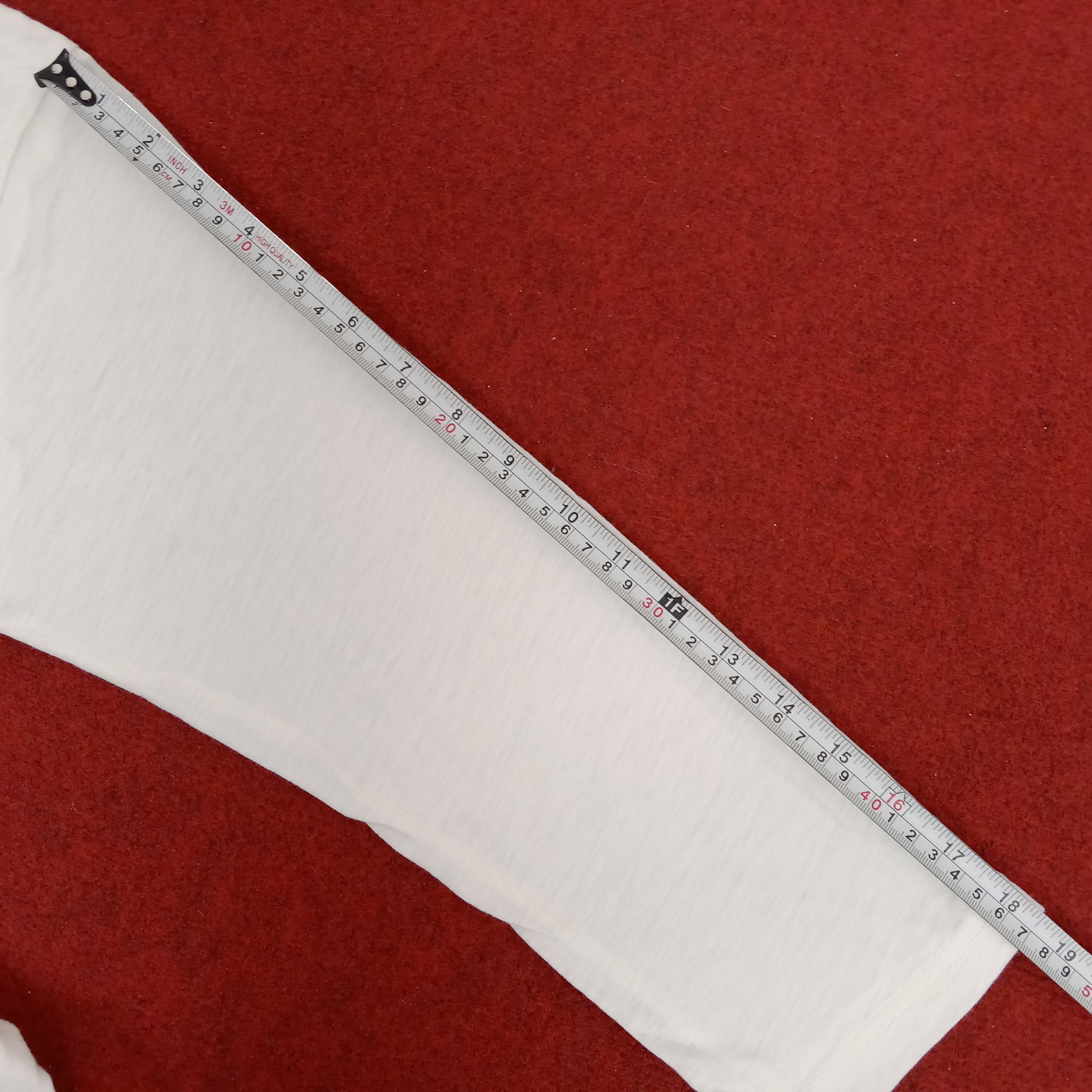 Japanese Brand × Undercover Uniqlo Undercover Japanese Brand Center Design Tshirt Size US M / EU 48-50 / 2 - 11 Thumbnail