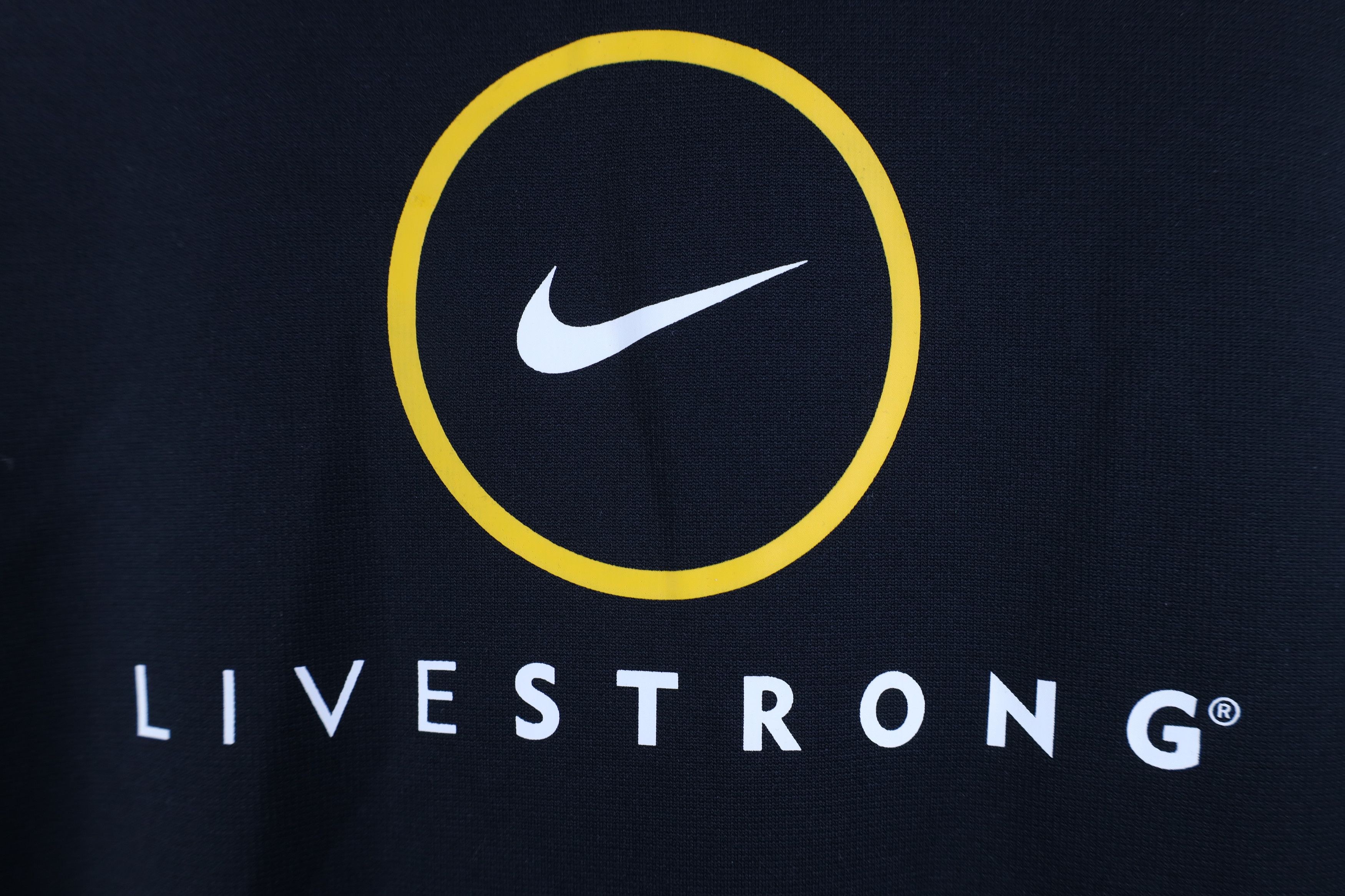 Nike Deadstock Vintage Y2K Nike Livestrong Armstrong Hoodie Black Size M / US 6-8 / IT 42-44 - 4 Thumbnail