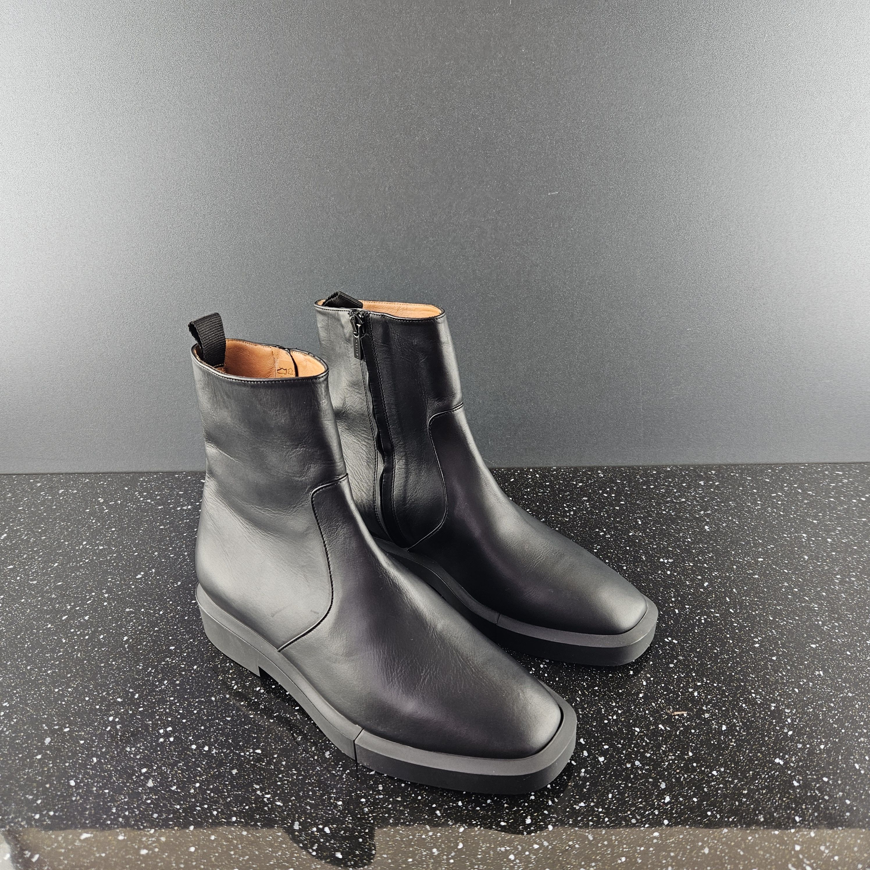Robert Clergerie Clergerie black leather ankle boots Sz 37 Size US 7 / IT 37 - 4 Thumbnail