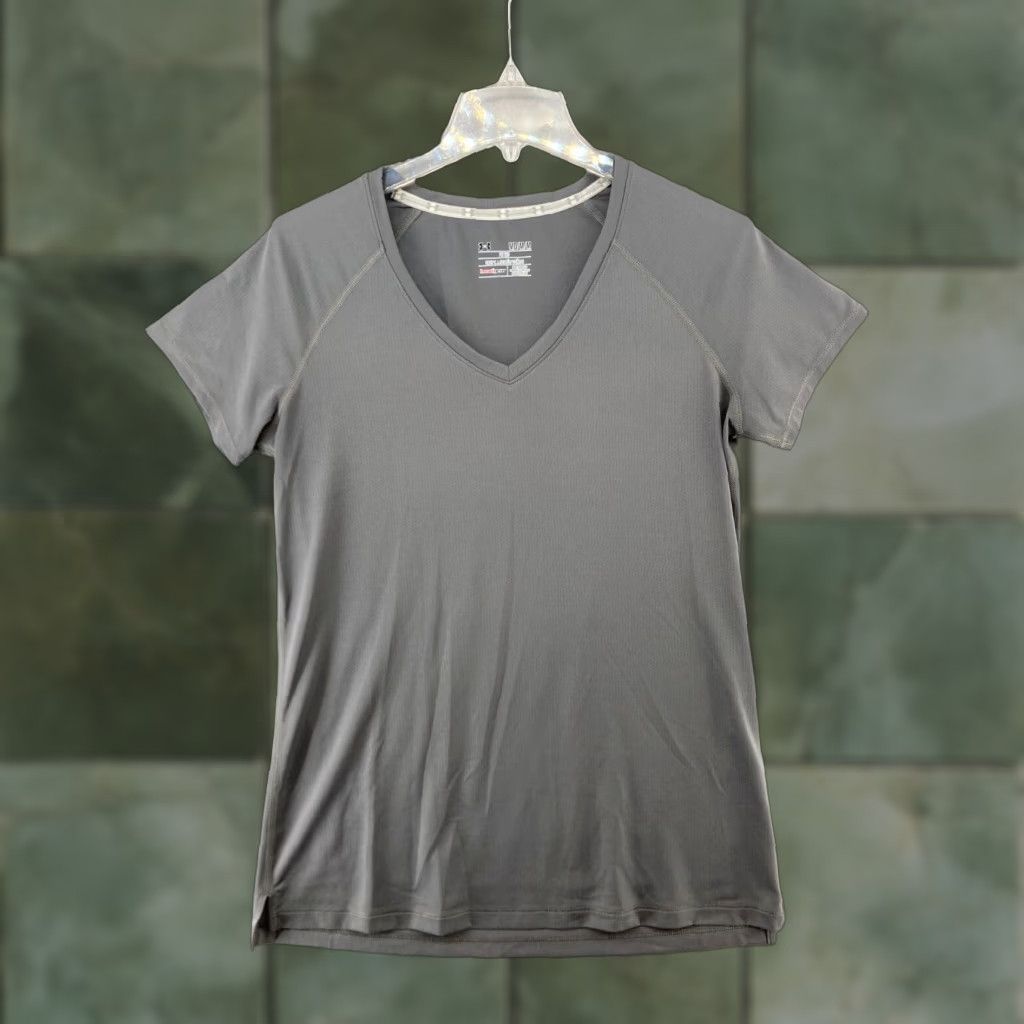 Under Armour Under Armour TShirt Womens Medium Gray HearGear Athletic V-Neck Short Sleeve Breathable Lightweight Moisture Wicking Size M / US 6-8 / IT 42-44 - 1 Thumbnail