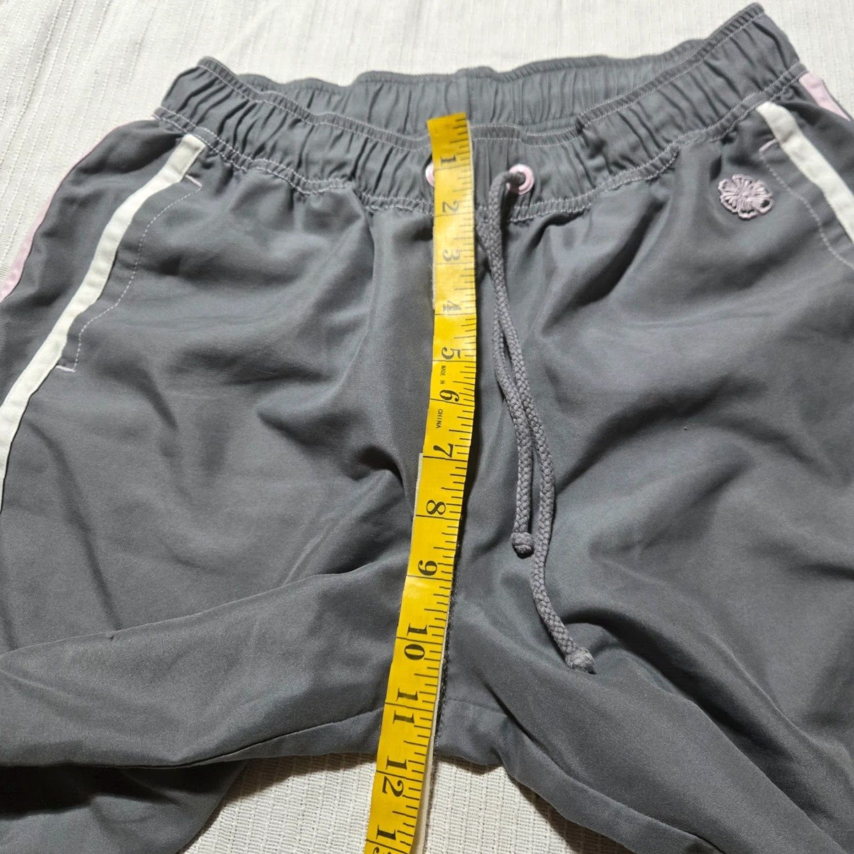 Vintage Fu-Da Gray Swim Trunks Shorts Men’s M Medium Adult Bermuda Beach Quick Dry Pockets Drawstring Polyester White Size US 31 - 6 Thumbnail