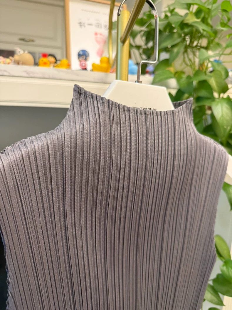 Issey Miyake Issey Miyake size:3 Dark grey pleated vest Size S / US 4 / IT 40 - 2 Thumbnail