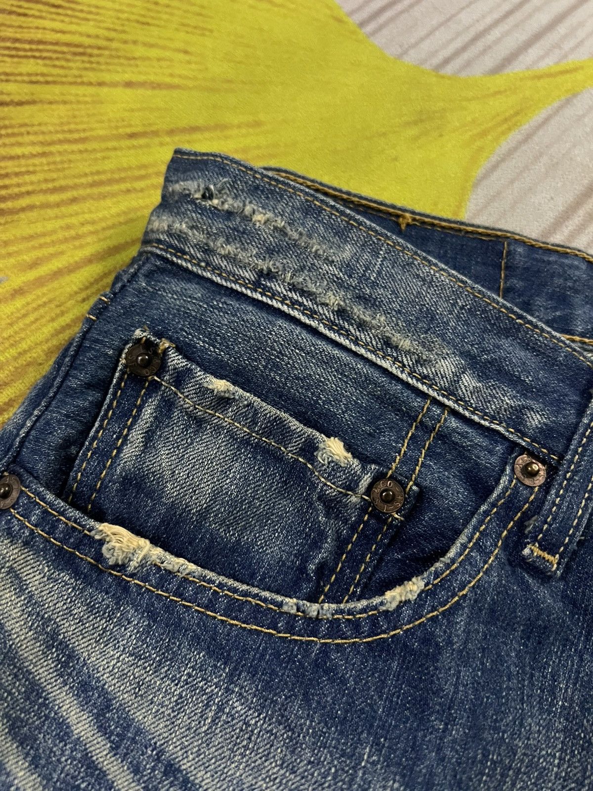 Levi's × Levi's Vintage Clothing VINTAGE LEVIS 501 CROPPED DISTRESS JEANS Size US 31 - 7 Thumbnail