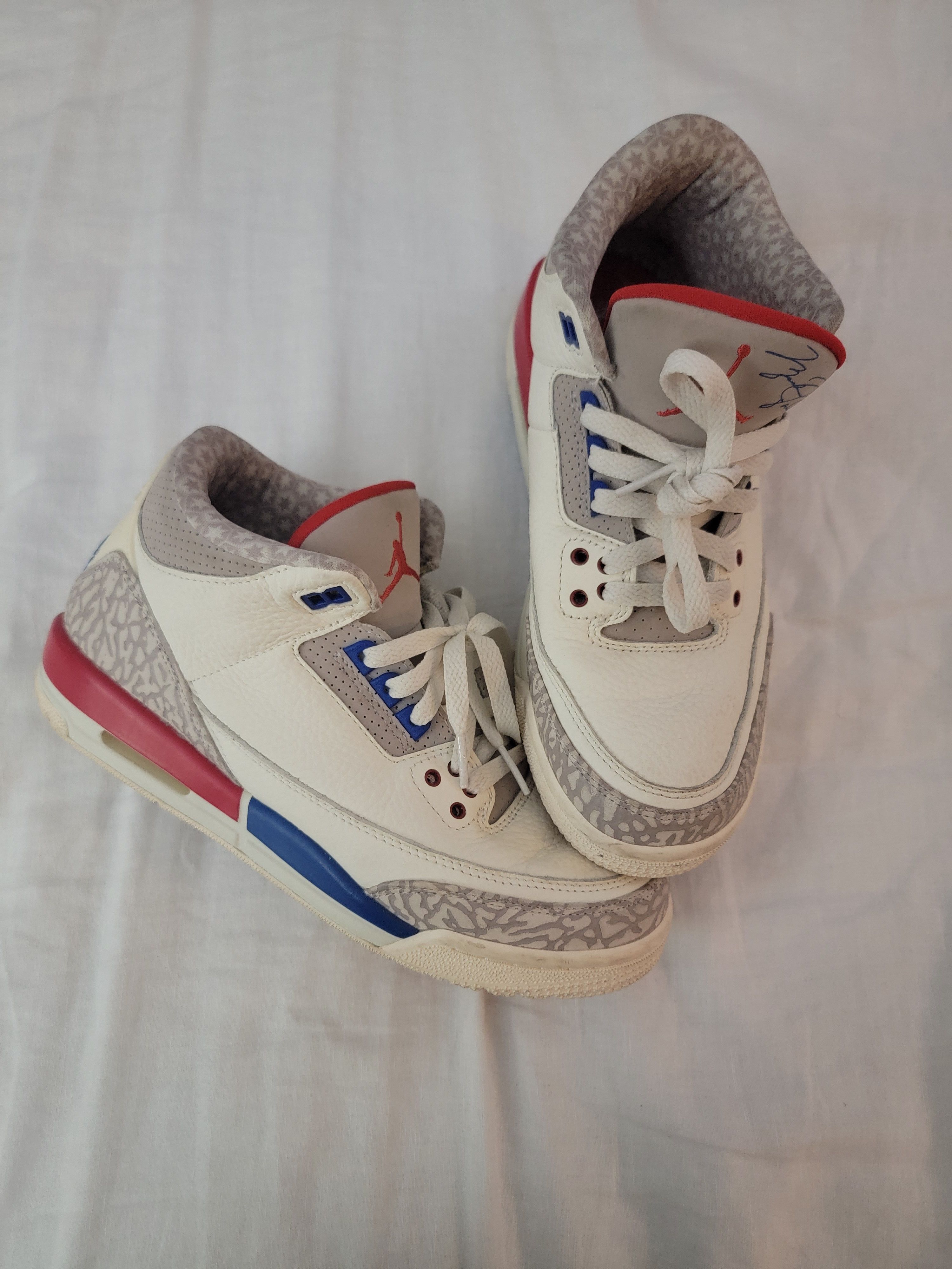 image of Jordan Brand 3 Retro International Flight Shoes in Sail/Sport Royal/Light Bone, Women's (Size 8)