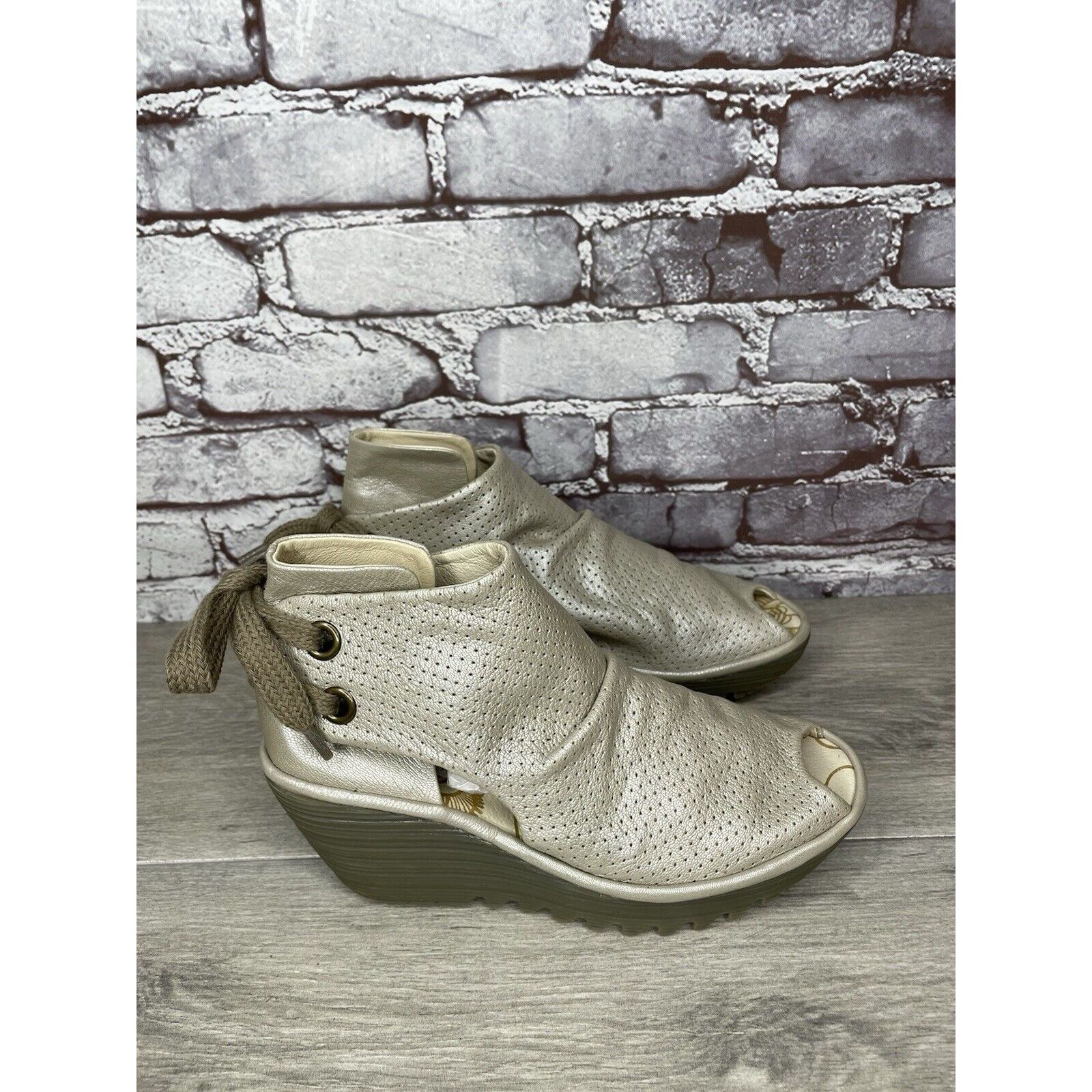Fly London FLY London Yake Pearl White Leather Perforated Back Lace Wed Size US 7.5 / IT 37.5 - 20 Thumbnail