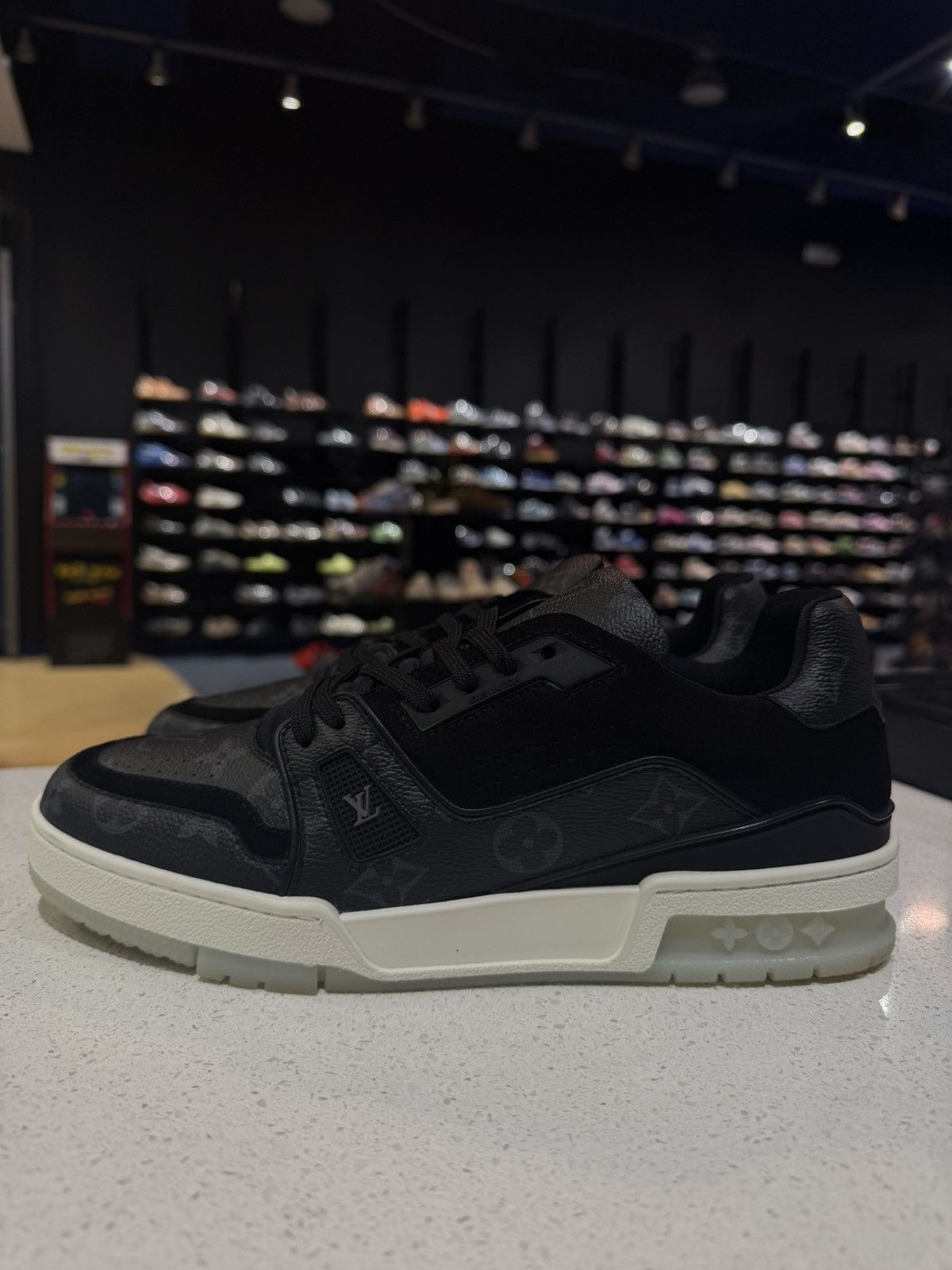Louis Vuitton Size 6UK/7US - Louis Vuitton Trainer Low Top Black Size US 6 / EU 39 - 1 Thumbnail