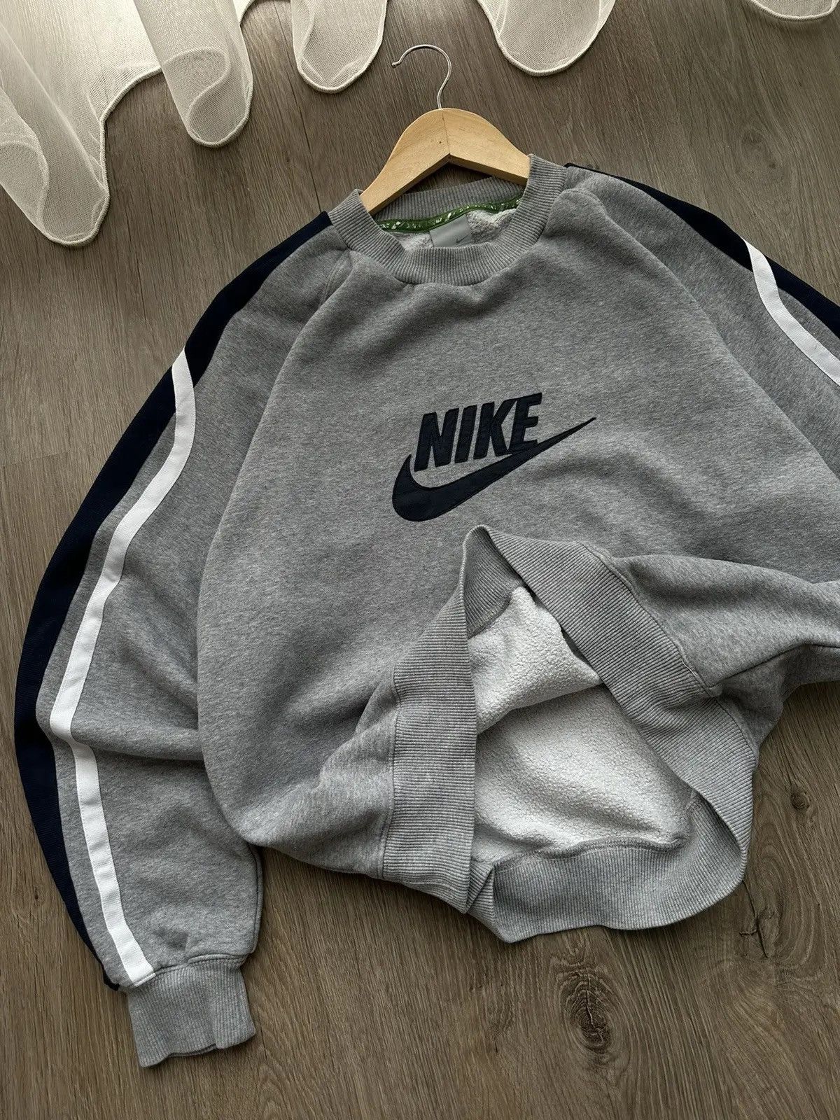 Nike × Nike ACG × Vintage Vintage Navy Nike Grey Sweatshirt Center Logo Size US L / EU 52-54 / 3 - 7 Thumbnail