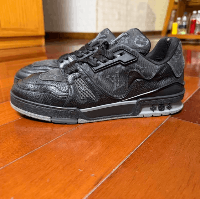 Louis Vuitton Louis Vuitton low-top sneakers Size US 8 / EU 41 - 1 Thumbnail
