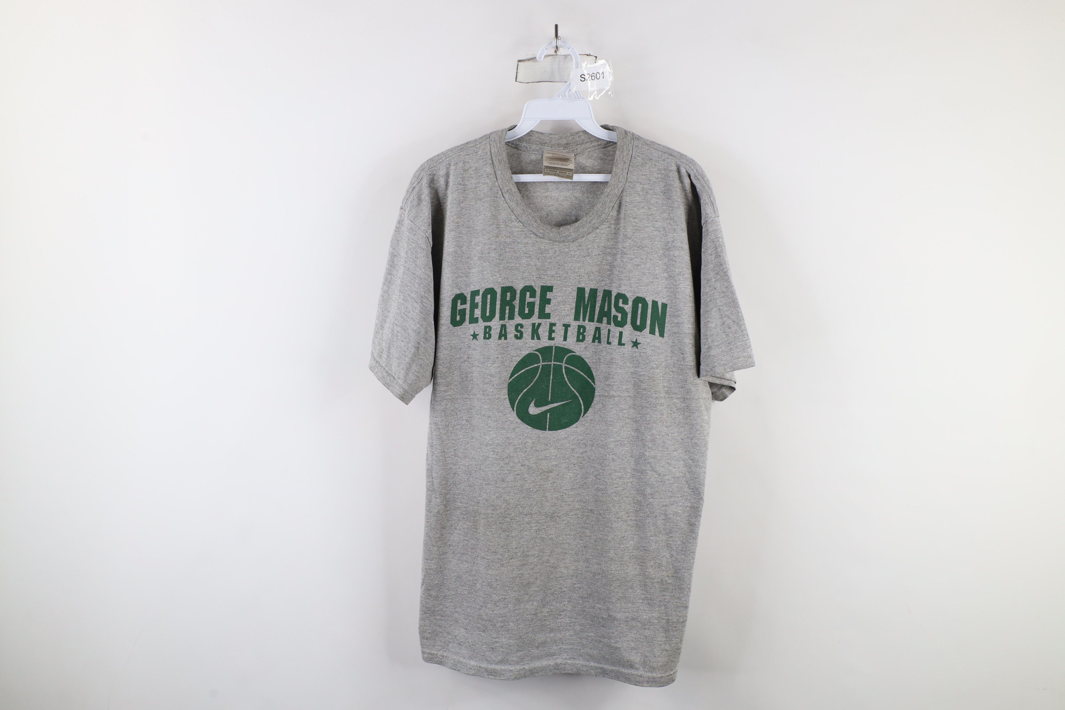 Nike × Vintage Vintage Nike George Mason University Basketball T-Shirt Size US L / EU 52-54 / 3 - 1 Thumbnail