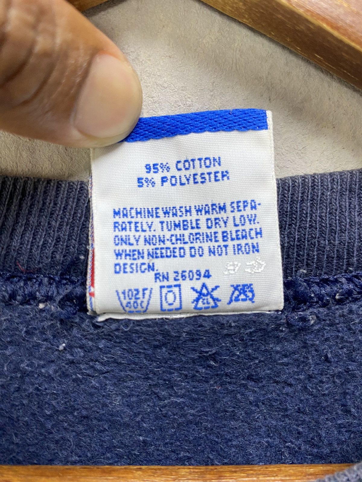 Champion Vintage Champion Sweatshirt Spellout Embroidery Size XL Size US XL / EU 56 / 4 - 8 Thumbnail