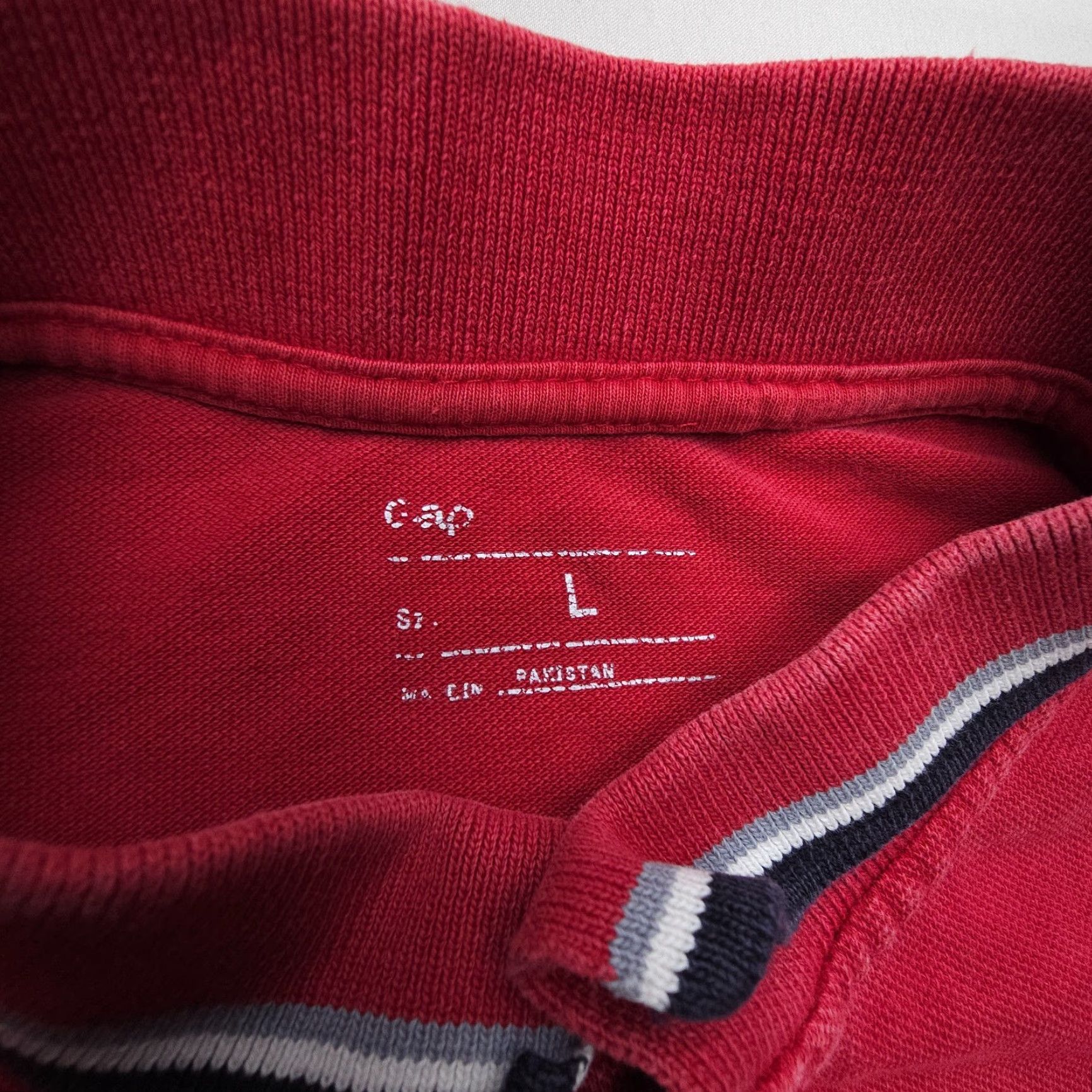 Gap VINTAGE Gap Polo Shirt Mens L Red Slim Muscle Fit 2000s Preppy Knit Polo Shirt Button Collar Casual Size US L / EU 52-54 / 3 - 5 Thumbnail