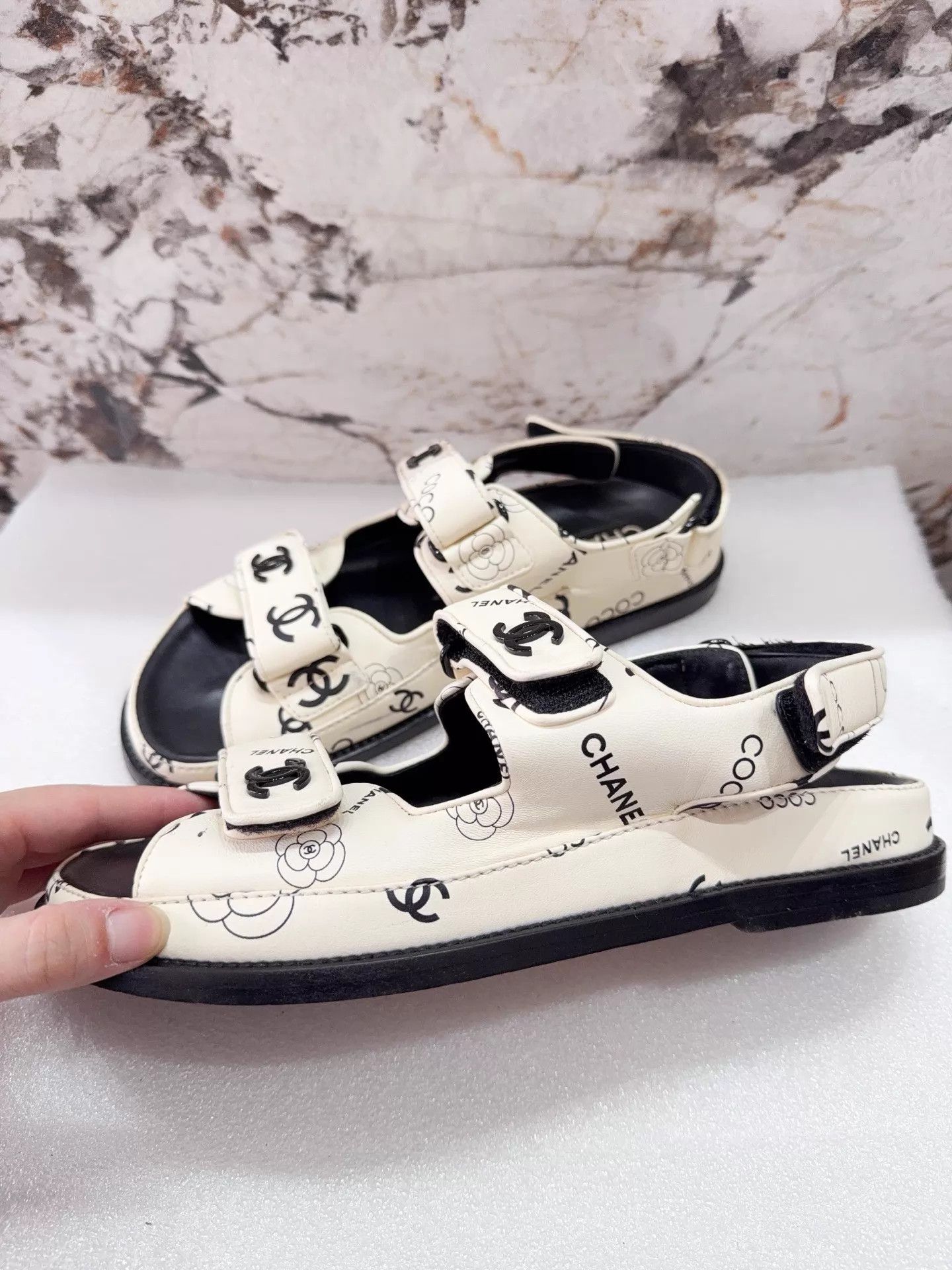 Chanel Chanel Graffiti Camellia Sandals 38.5 98 New Size US 8 / IT 38 - 3 Thumbnail