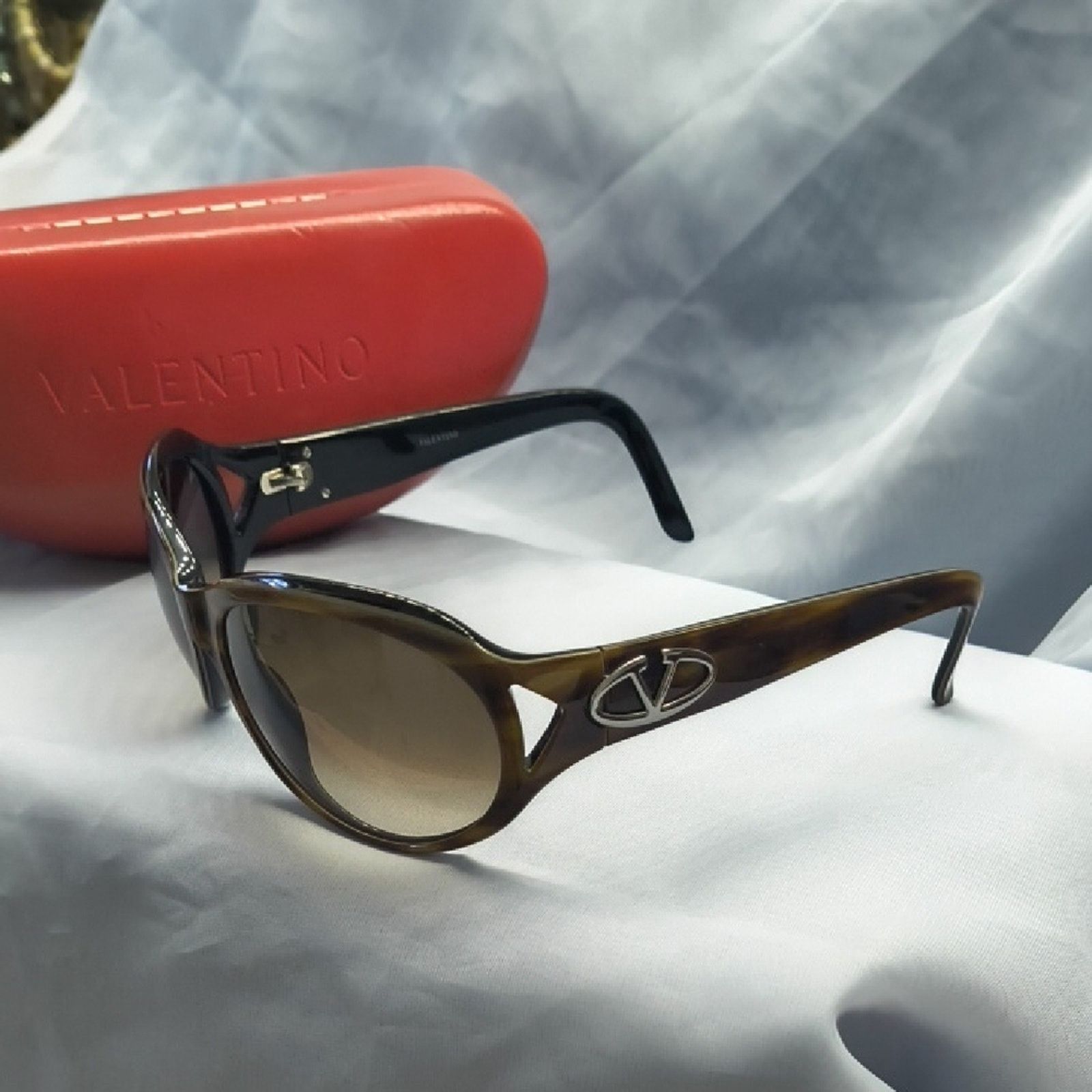 Valentino Valentino Garavani Tortoise Shell Sunglasses Size ONE SIZE - 1 Thumbnail