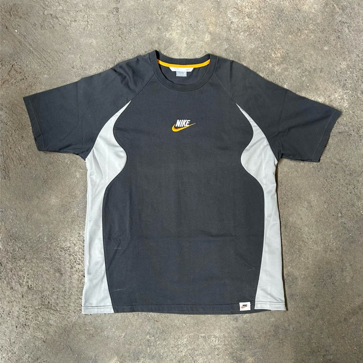 Jordan Brand × Nike 2000s Y2K Nike Middle Swoosh T-Shirt Size US XL / EU 56 / 4 - 1 Thumbnail