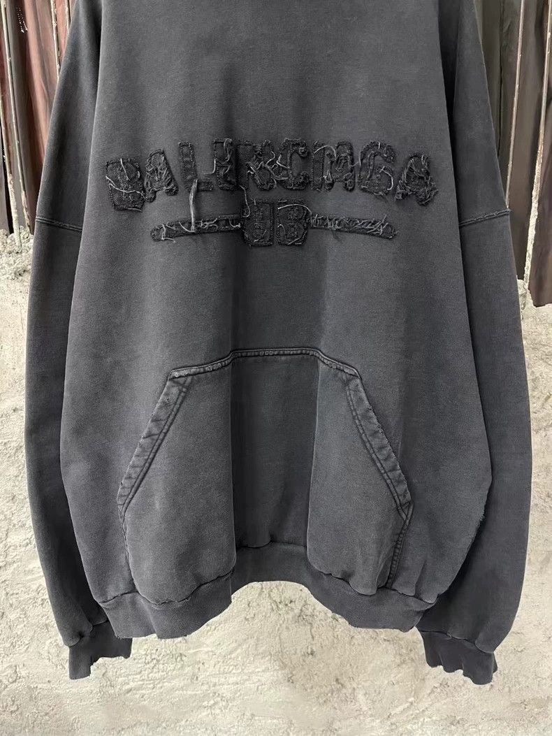 Balenciaga Balenciaga Distressed Hooded Sweatshirt Size US S / EU 44-46 / 1 - 4 Thumbnail