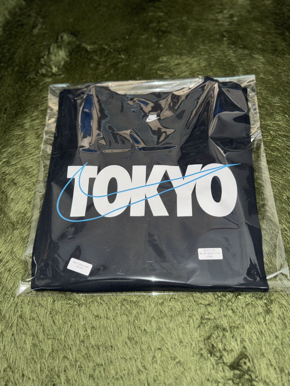 Nike [M] Nike Tokyo Textured Swoosh Logo T-Shirt Navy Size US M / EU 48-50 / 2 - 12 Thumbnail