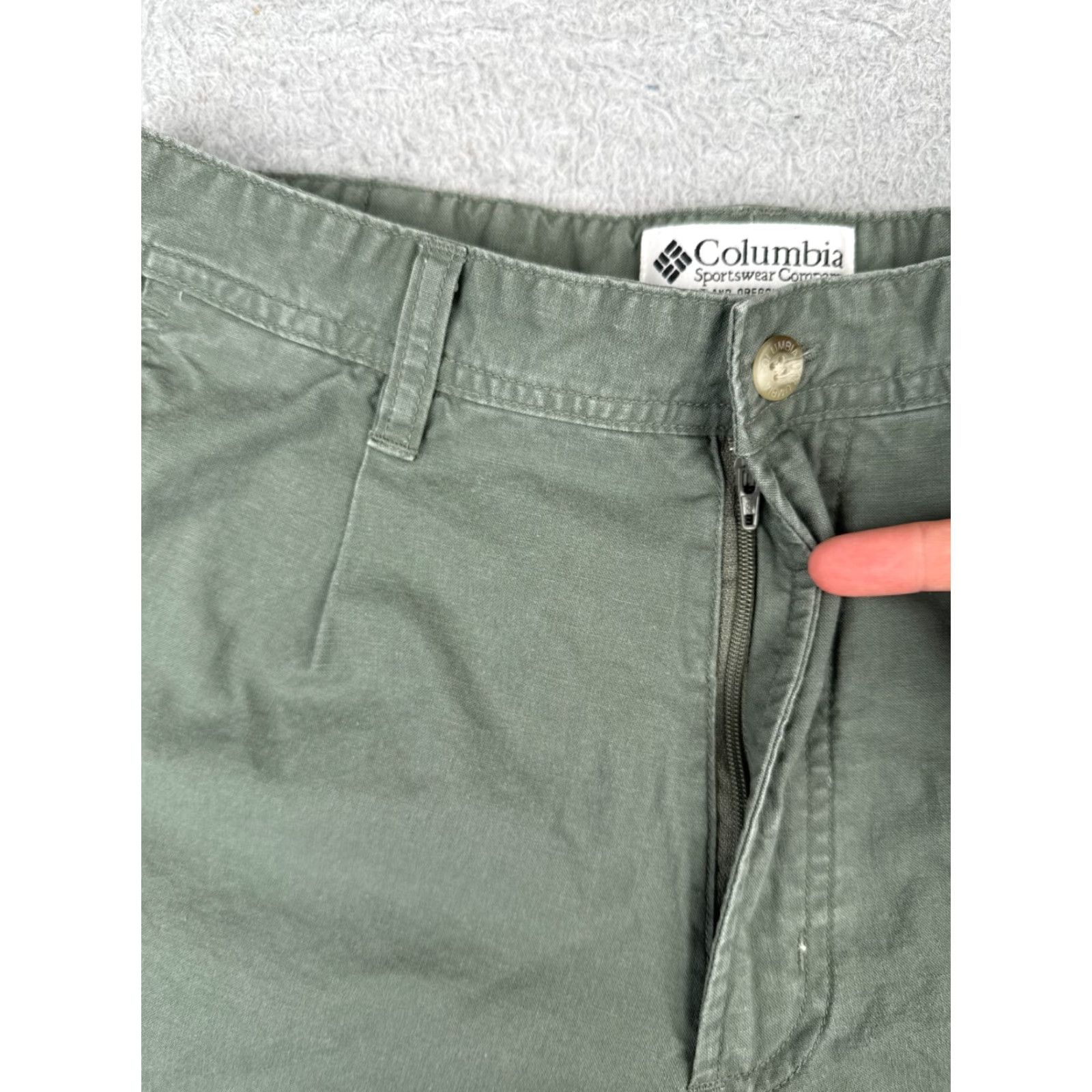 Vintage Vintage Columbia Women's Cargo Shorts 10 Green Chino Pleated 100% Cotton Hiking Casual Travel Size 32" / US 10 / IT 46 - 6 Thumbnail