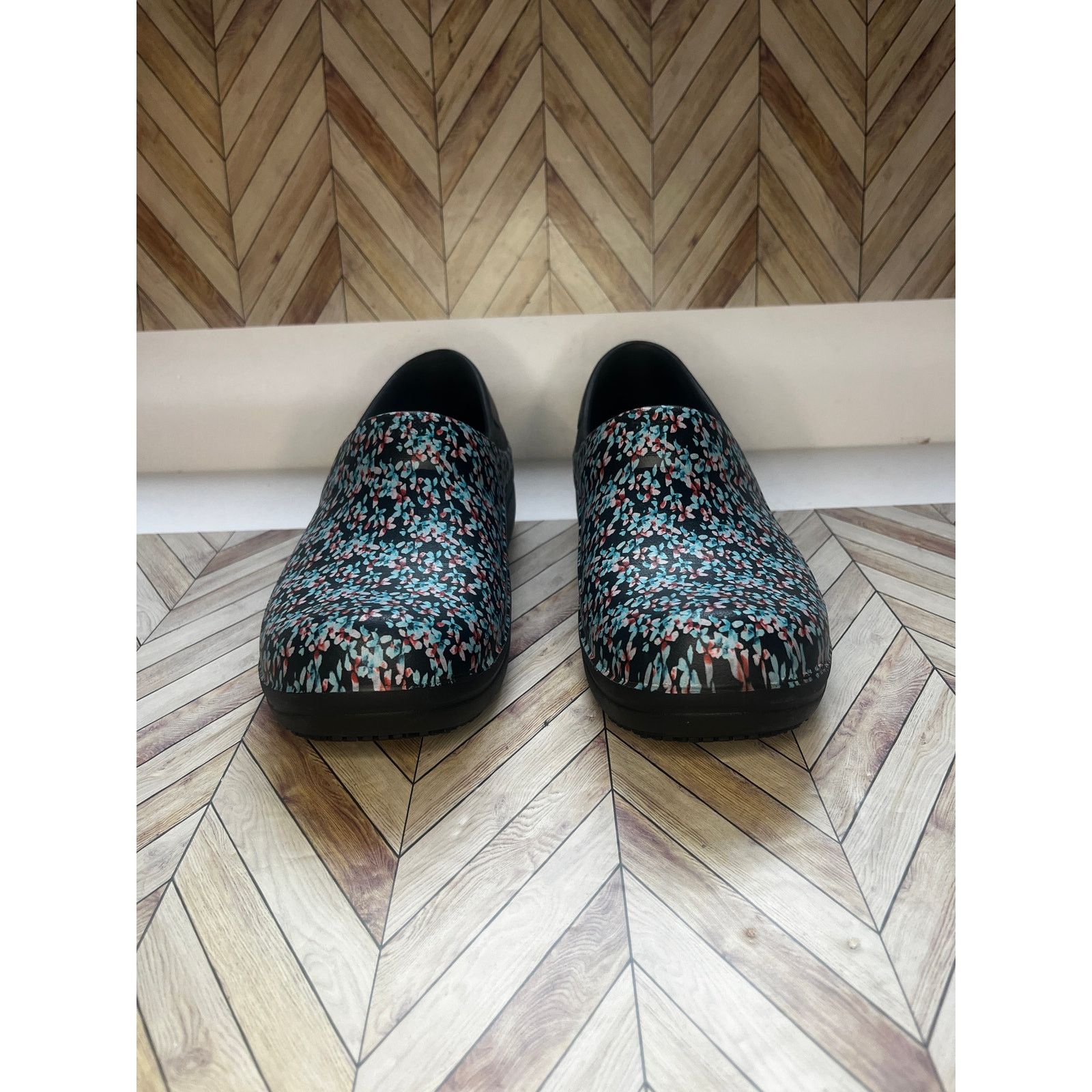 Crocs Crocs Neria Pro II LiteRide Floral Work Clogs Black W7 Size US 7 / IT 37 - 6 Thumbnail