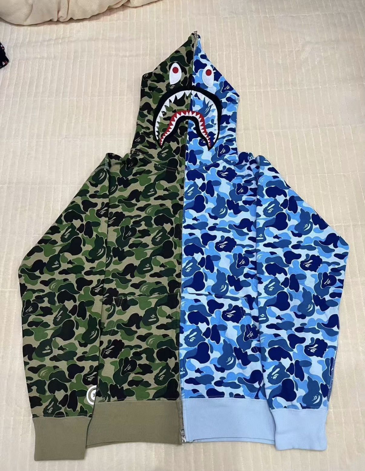 Bape Green XL Camo Shark Split Hoodie Size US XL / EU 56 / 4 - 1 Thumbnail