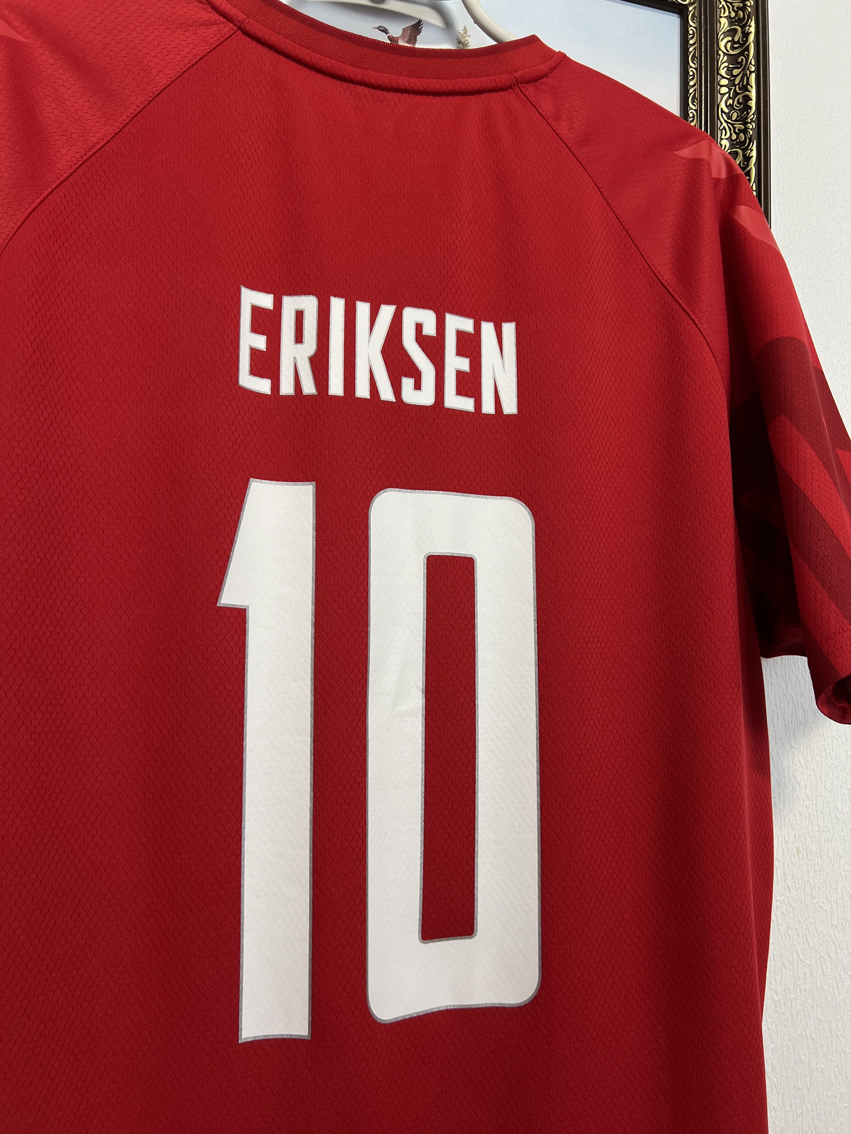 Hummel Denmark Home football shirt 2022 Soccer #10 Eriksen Jersey Size US XL / EU 56 / 4 - 10 Thumbnail