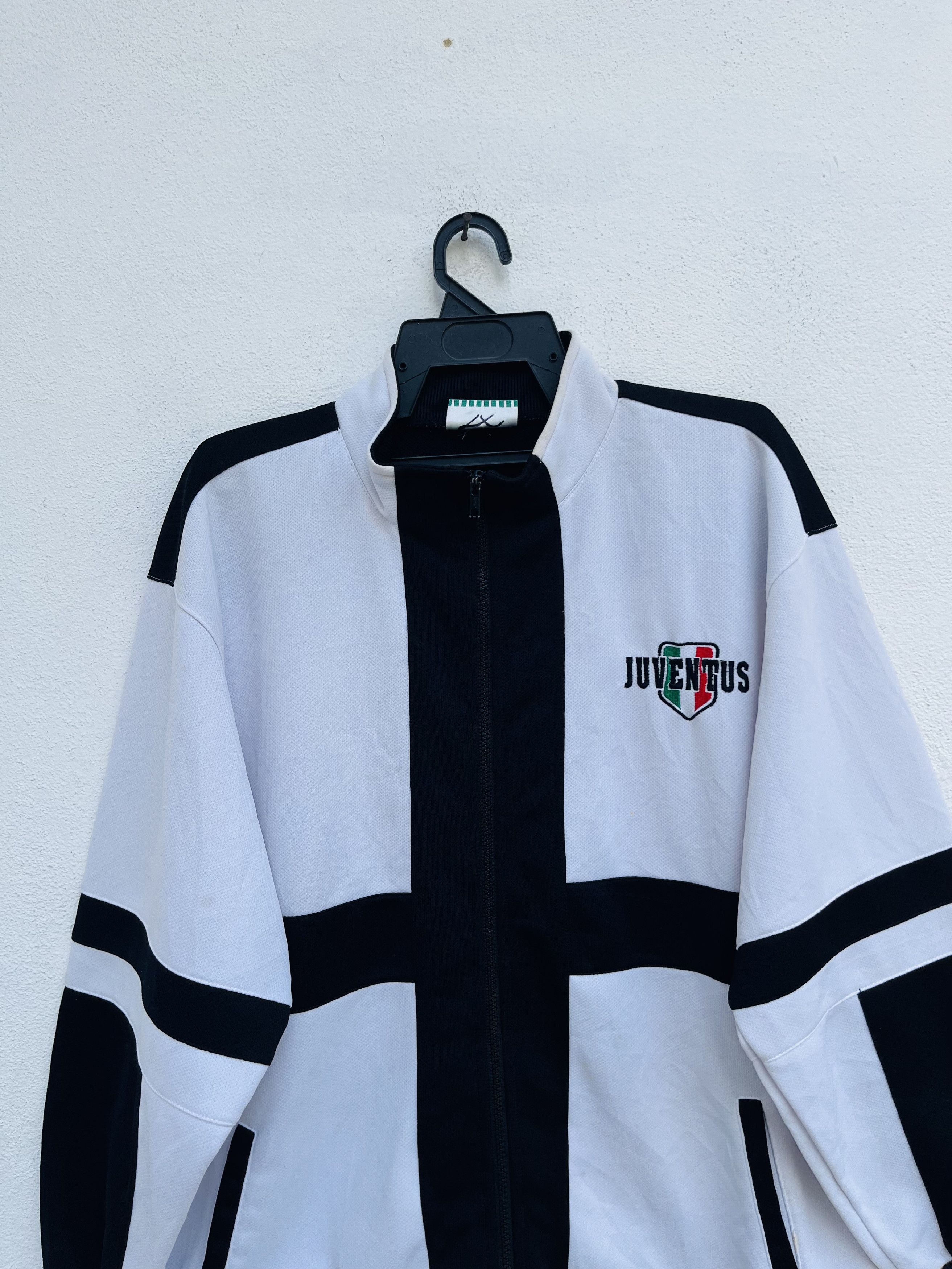 Vintage Vintage Juventus Football Team Streetwear Style Size US XL / EU 56 / 4 - 3 Thumbnail